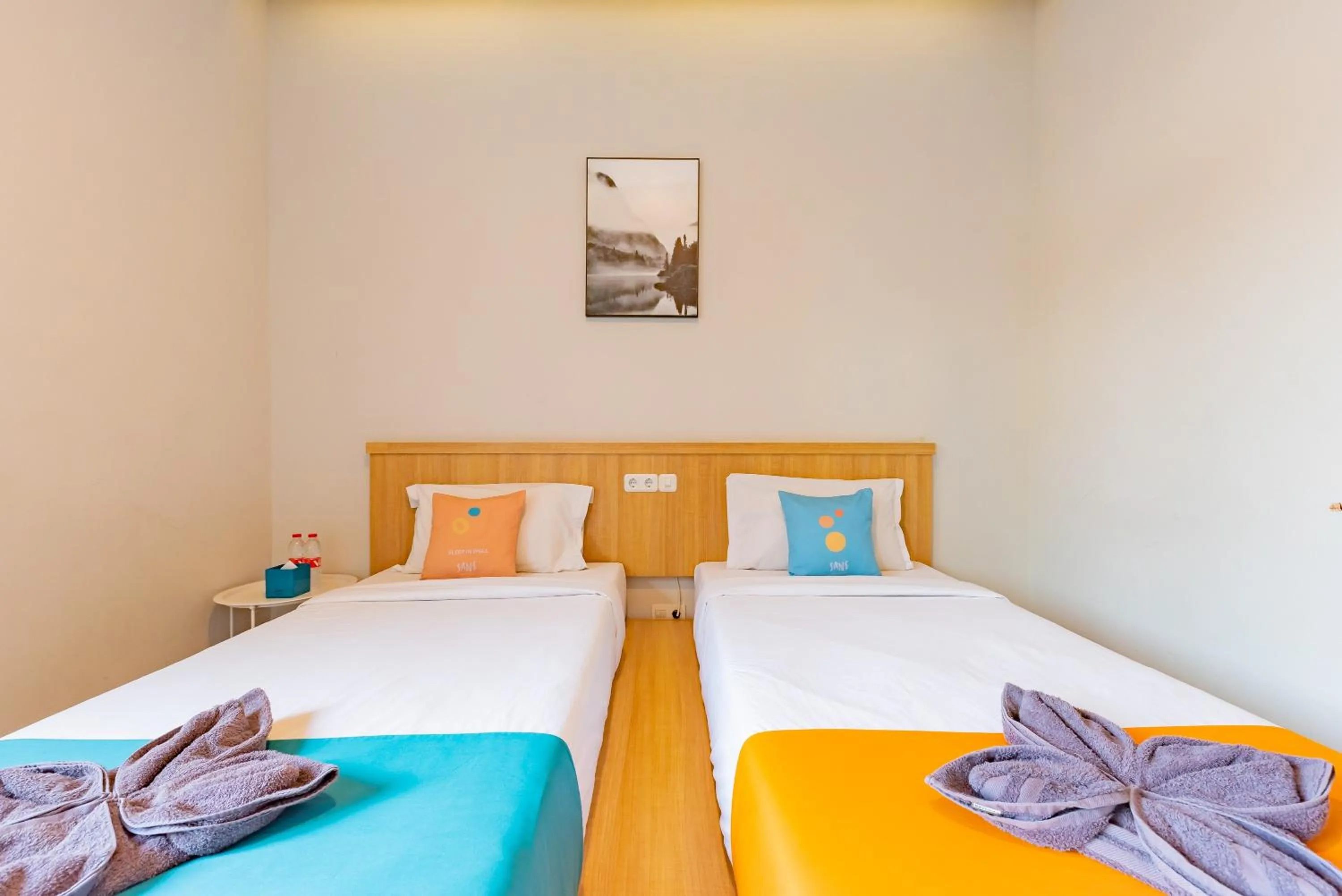 Bedroom, Bed in Sans Hotel Bobosini Malang by RedDoorz