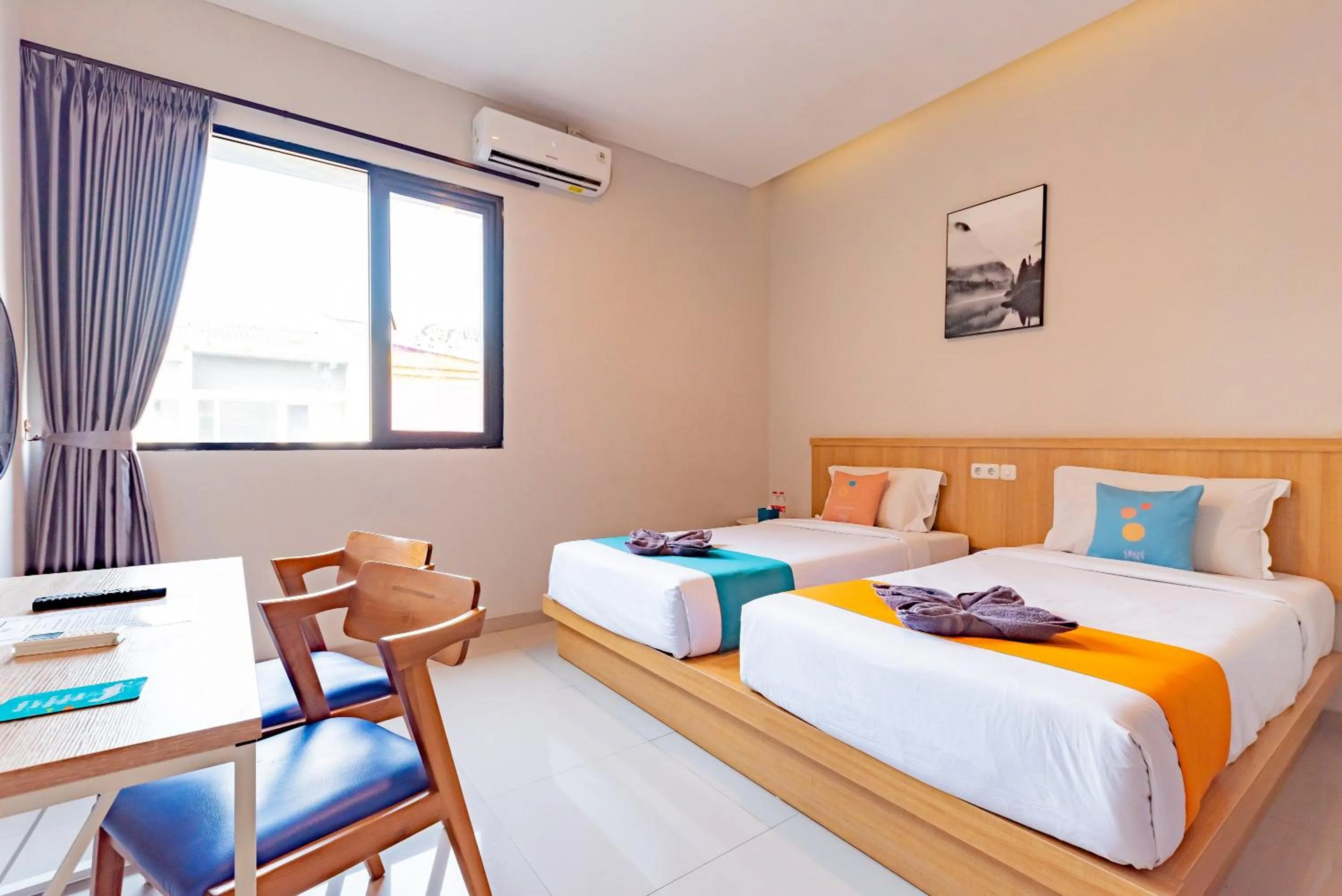 Bedroom, Bed in Sans Hotel Bobosini Malang by RedDoorz