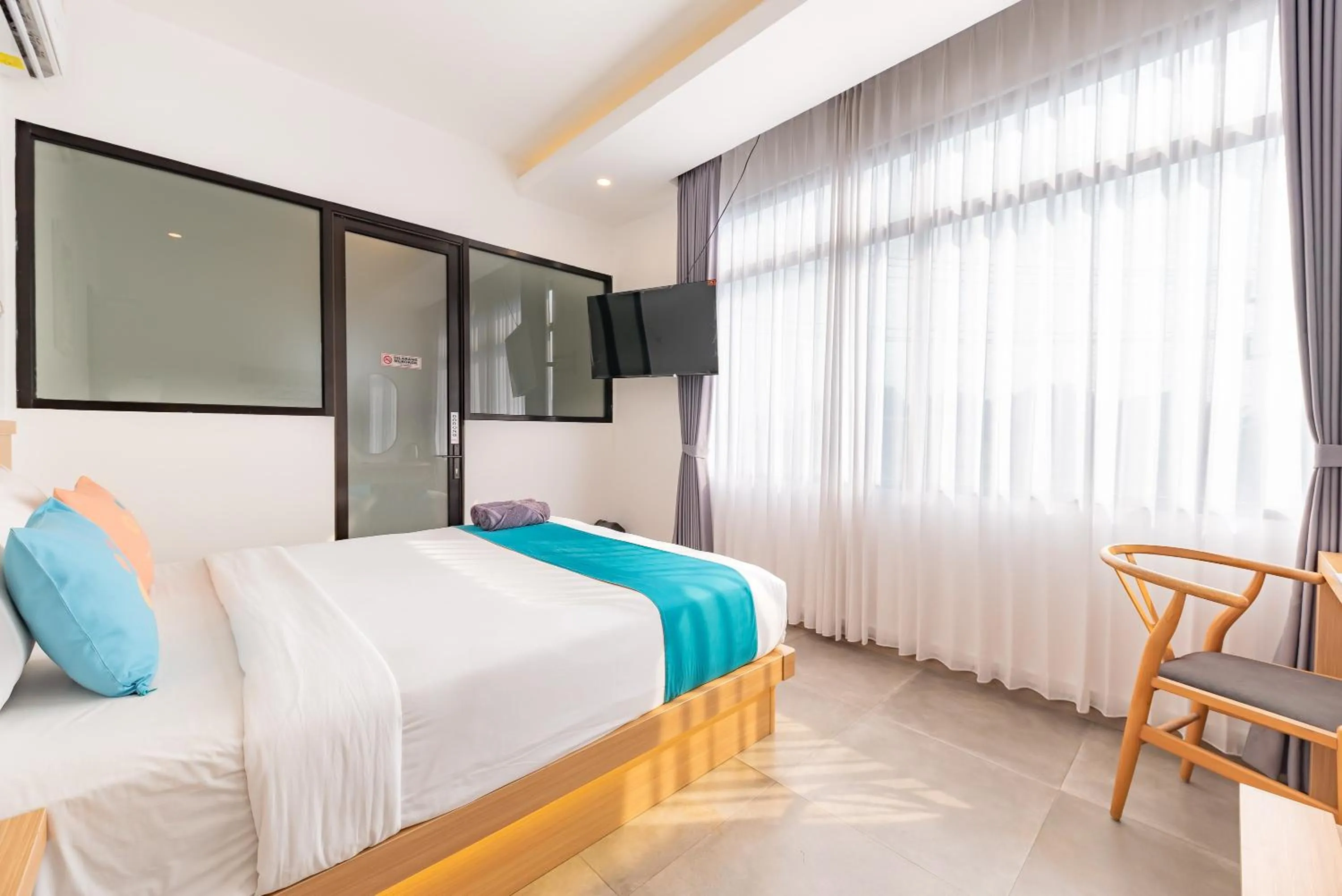 Bedroom, Bed in Sans Hotel Bobosini Malang by RedDoorz