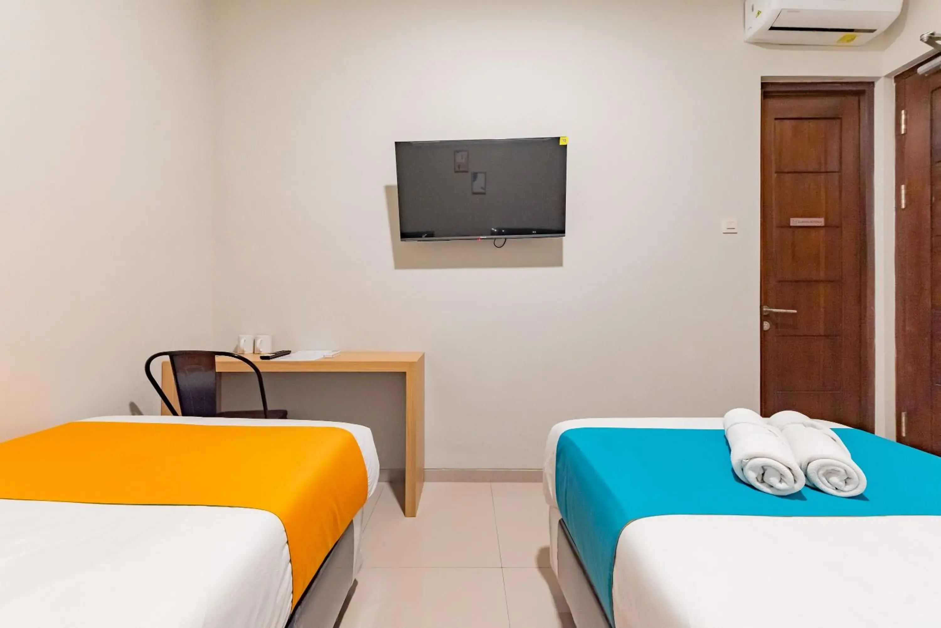 Bedroom, Bed in Sans Hotel Bobosini Malang by RedDoorz Bedroom, Bed in Sans Hotel Bobosini Malang by RedDoorz