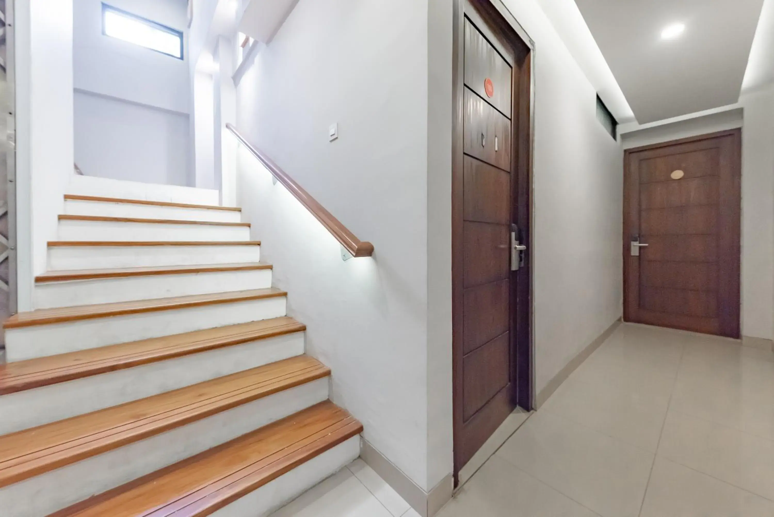 Property building in Sans Hotel Bobosini Malang by RedDoorz Property building in Sans Hotel Bobosini Malang by RedDoorz