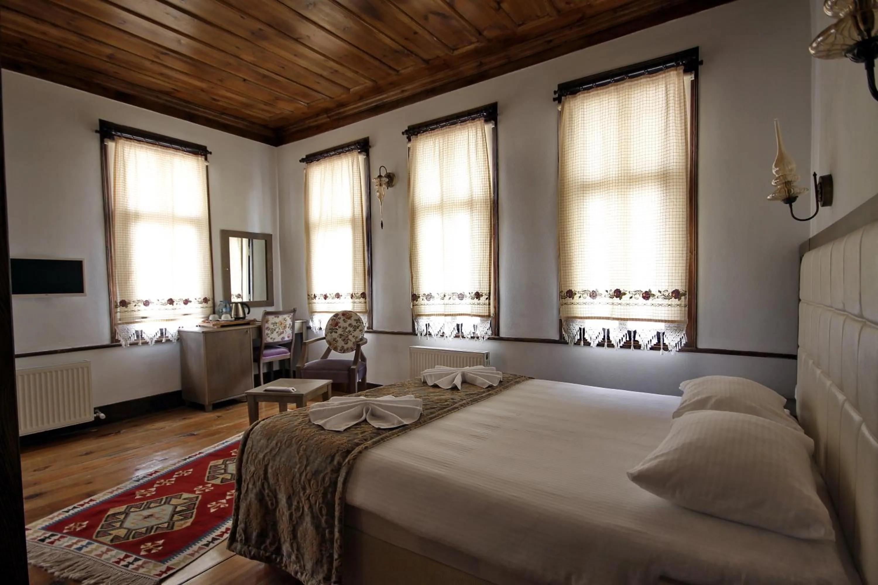 Photo of the whole room, Bed in Kadıoğlu Konağı