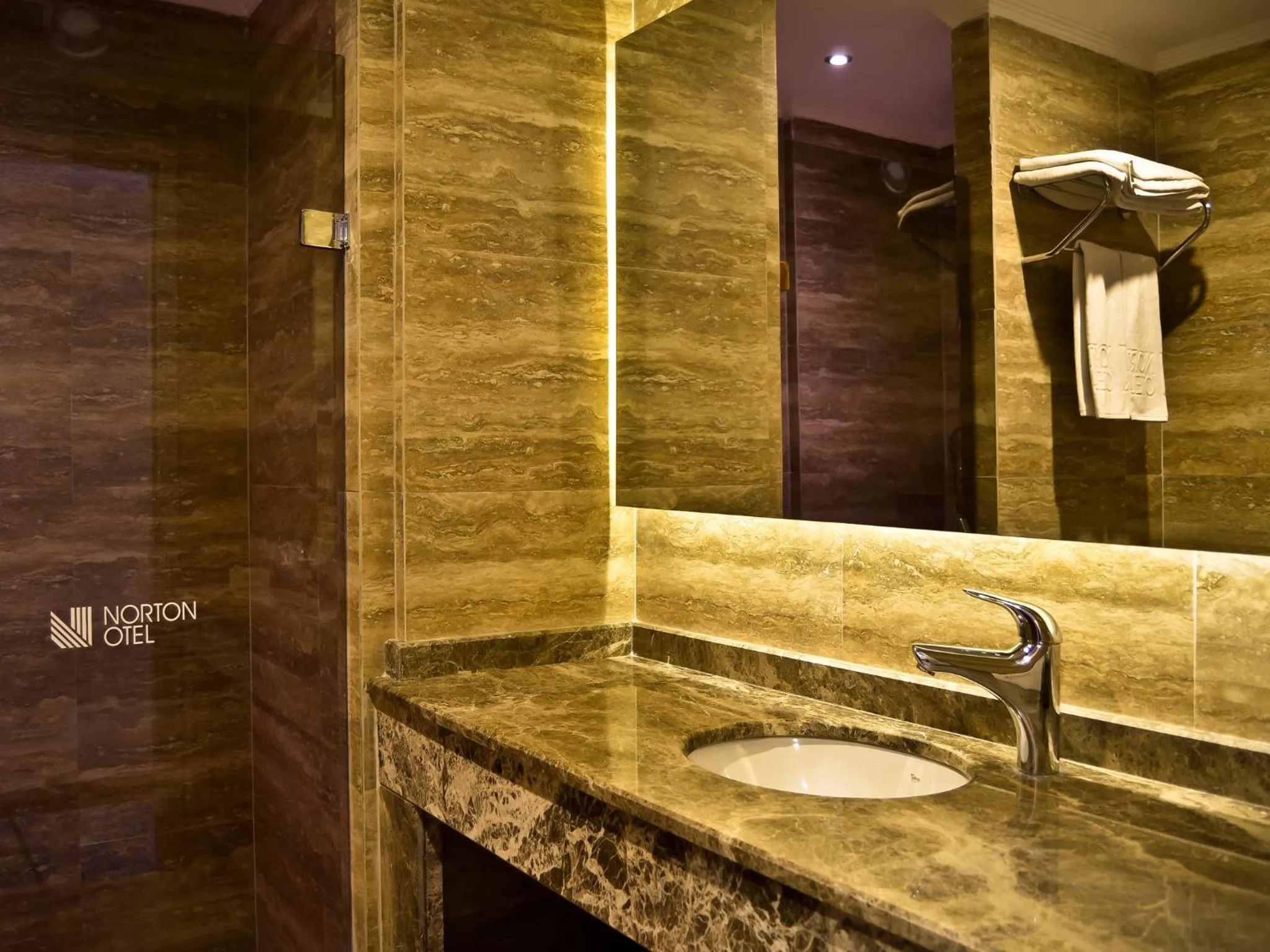 Shower in Norton Hotel