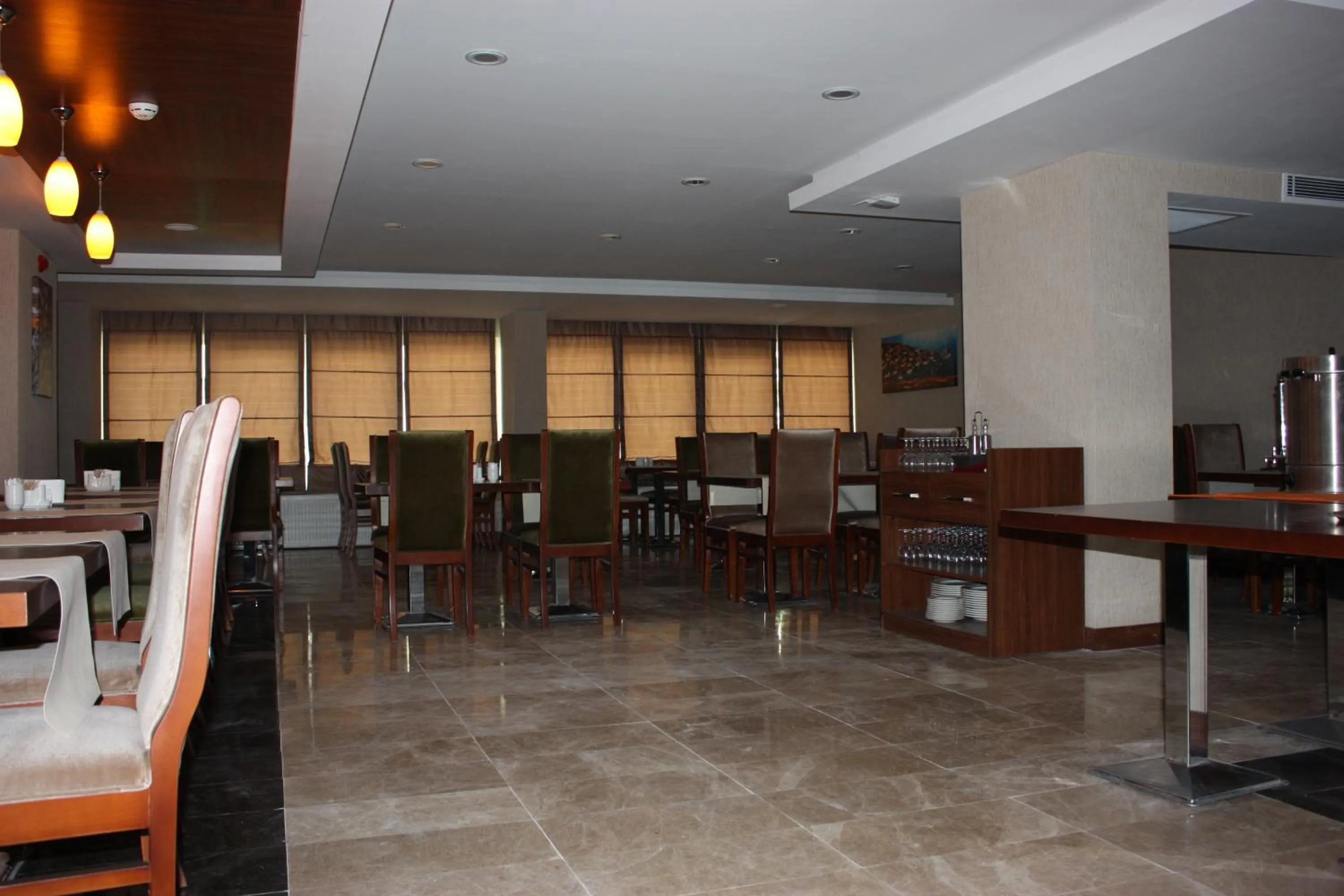 Restaurant/places to eat in Norton Hotel