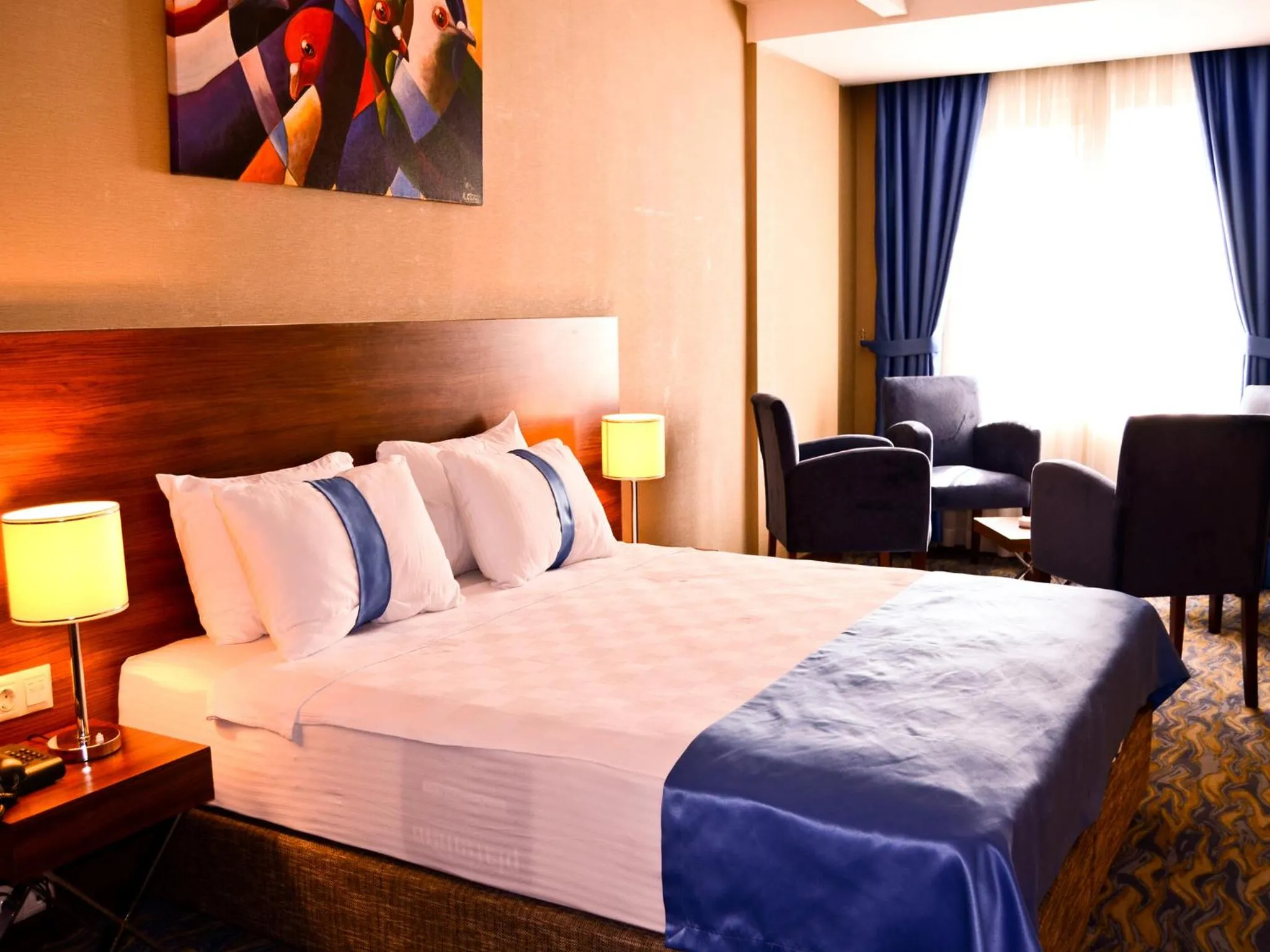 Photo of the whole room, Bed in Norton Hotel