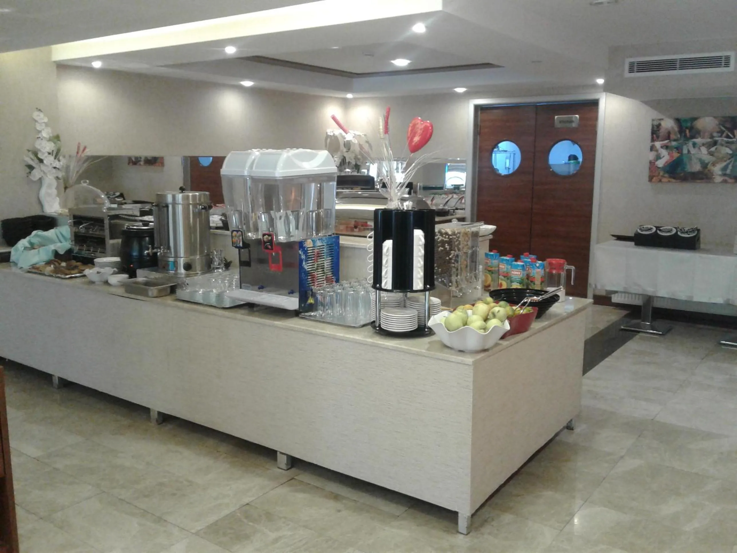 Restaurant/places to eat in Norton Hotel