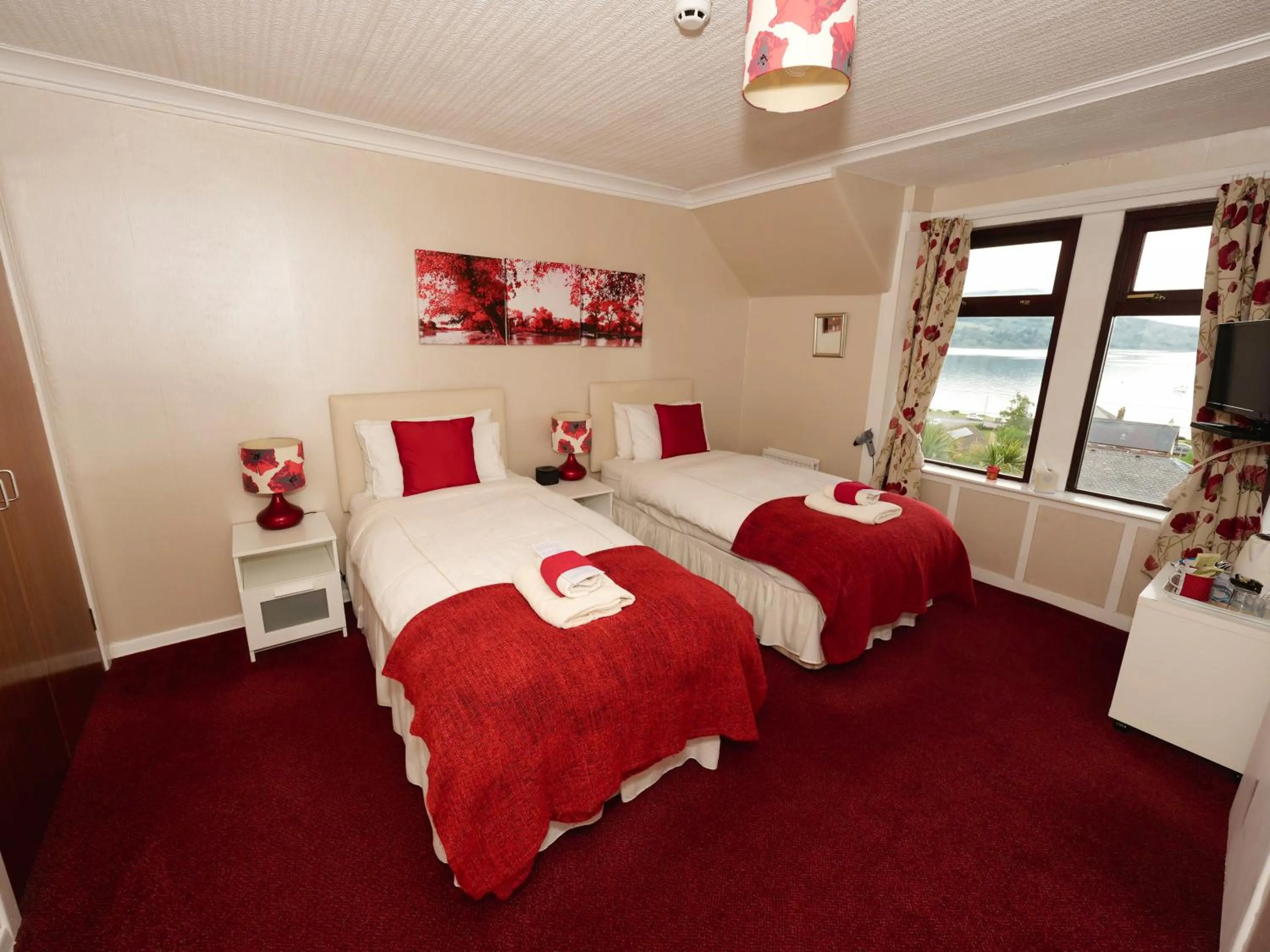 Photo of the whole room, Bed in Belvedere