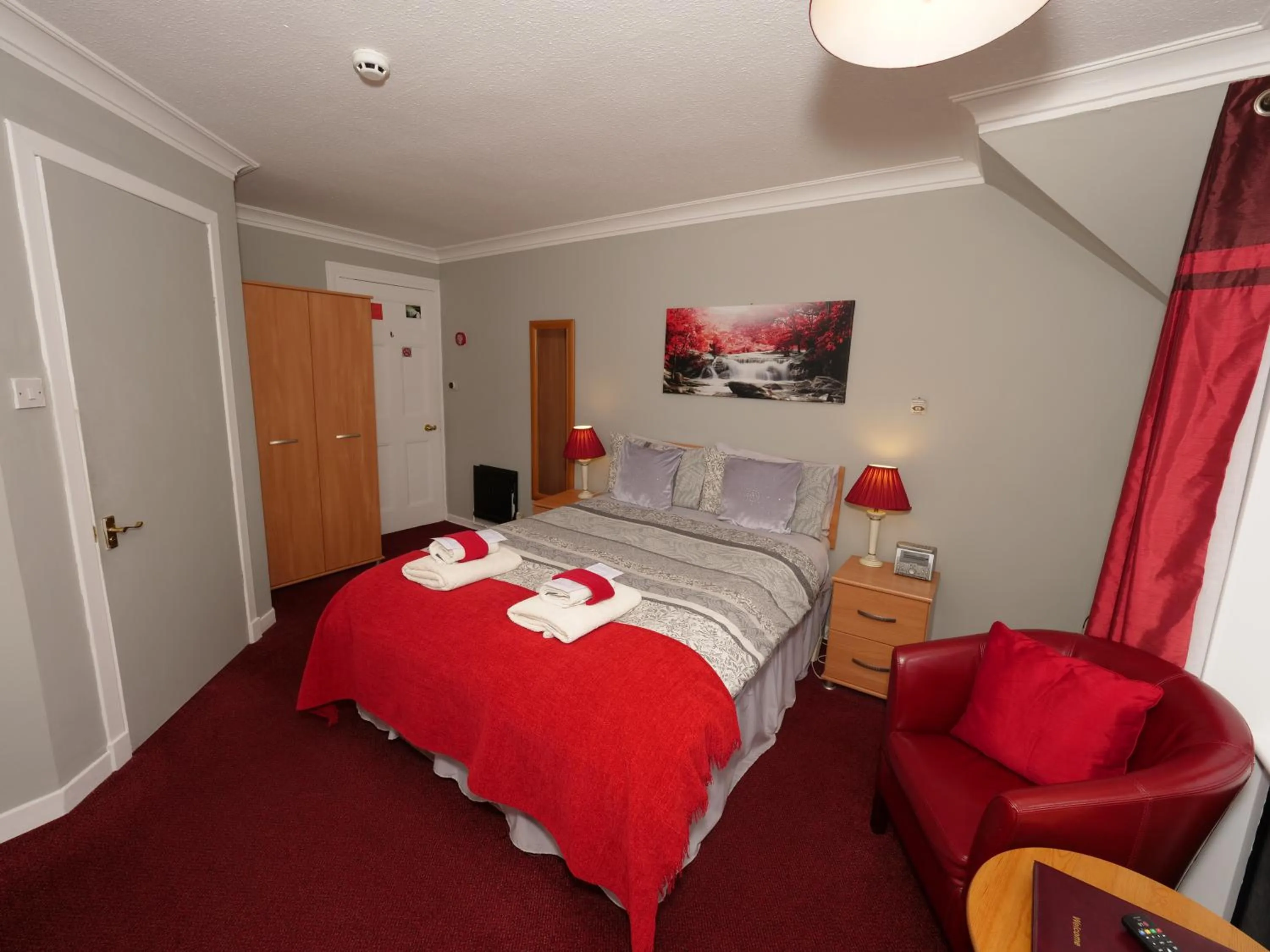 Photo of the whole room, Bed in Belvedere