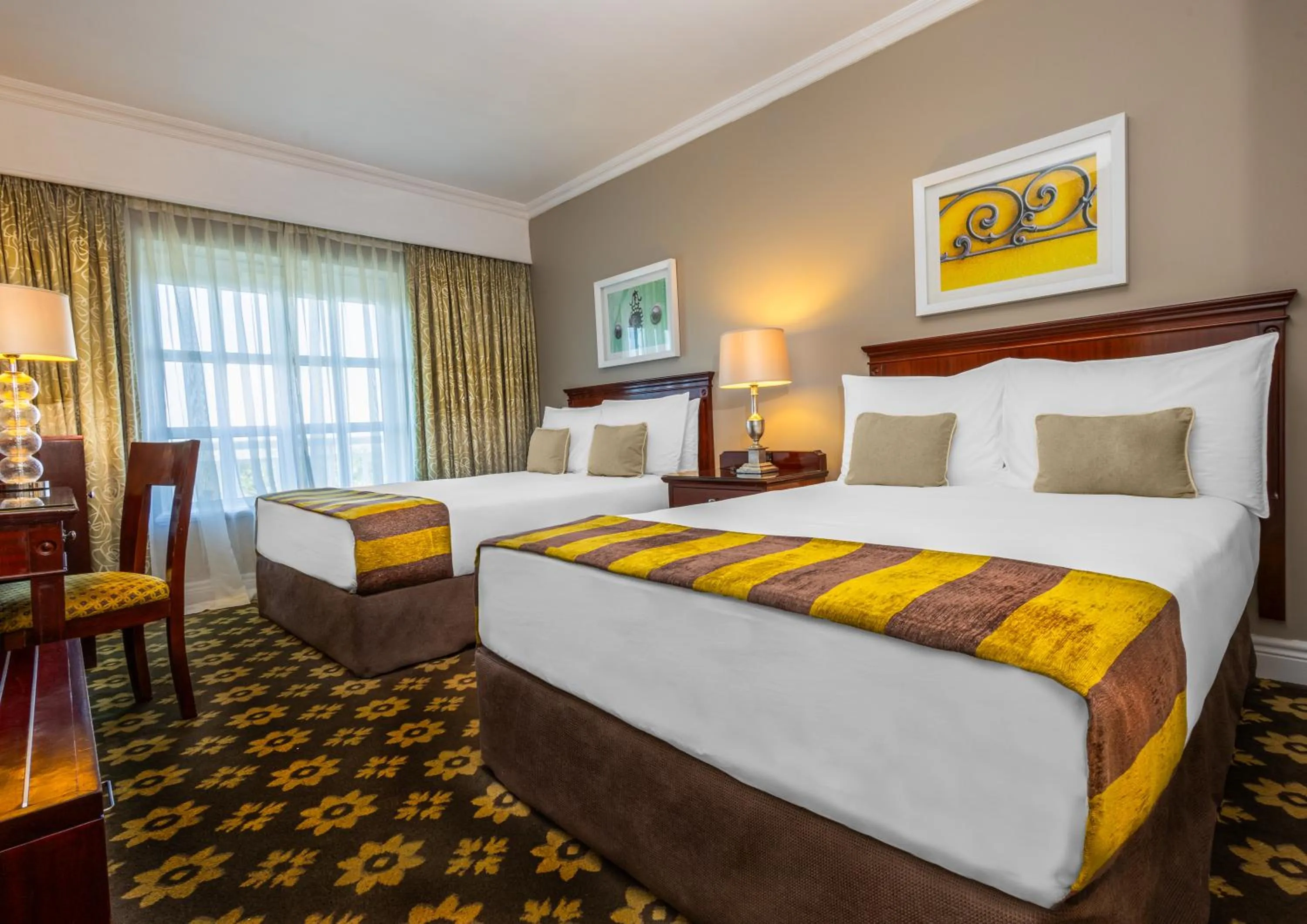 Bedroom, Bed in Hemingways Hotel