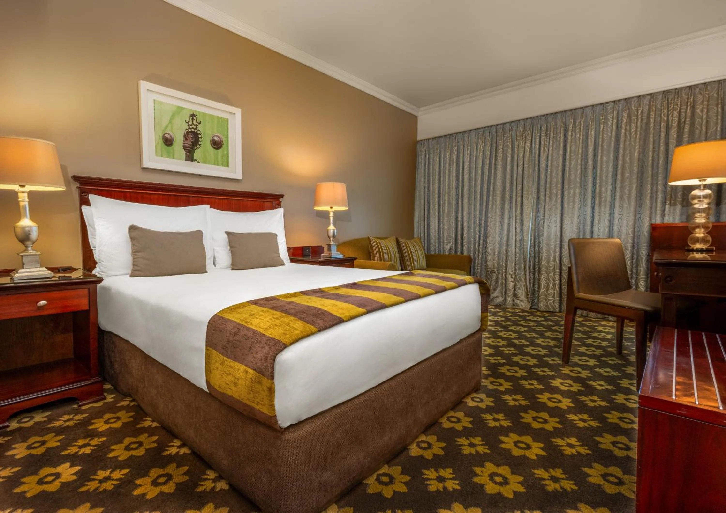 Bedroom, Bed in Hemingways Hotel