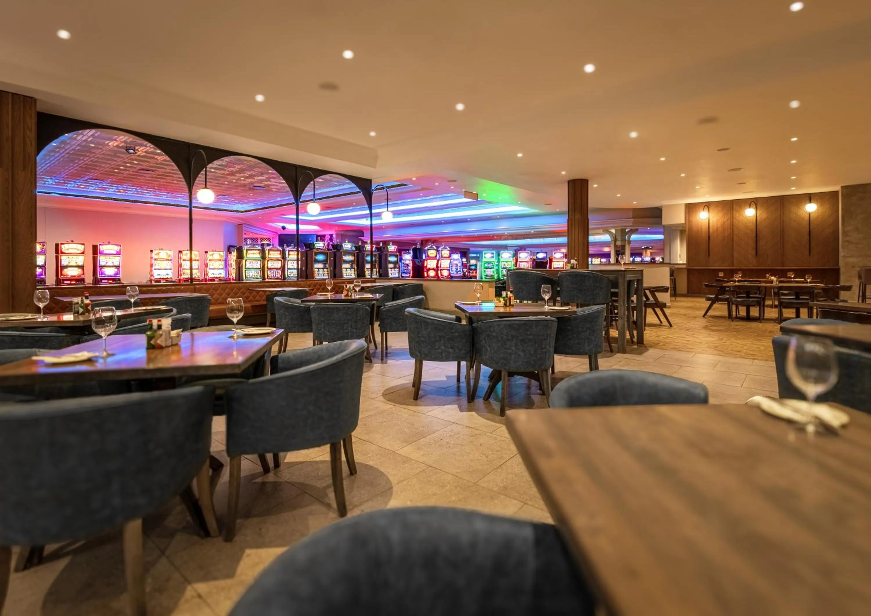 Restaurant/places to eat in Hemingways Hotel