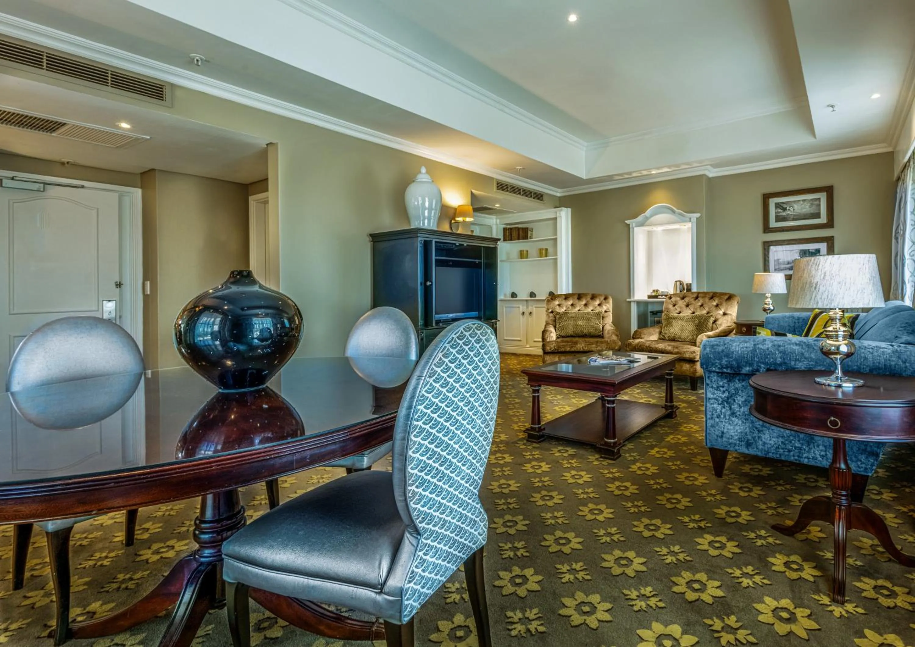 Living room in Hemingways Hotel