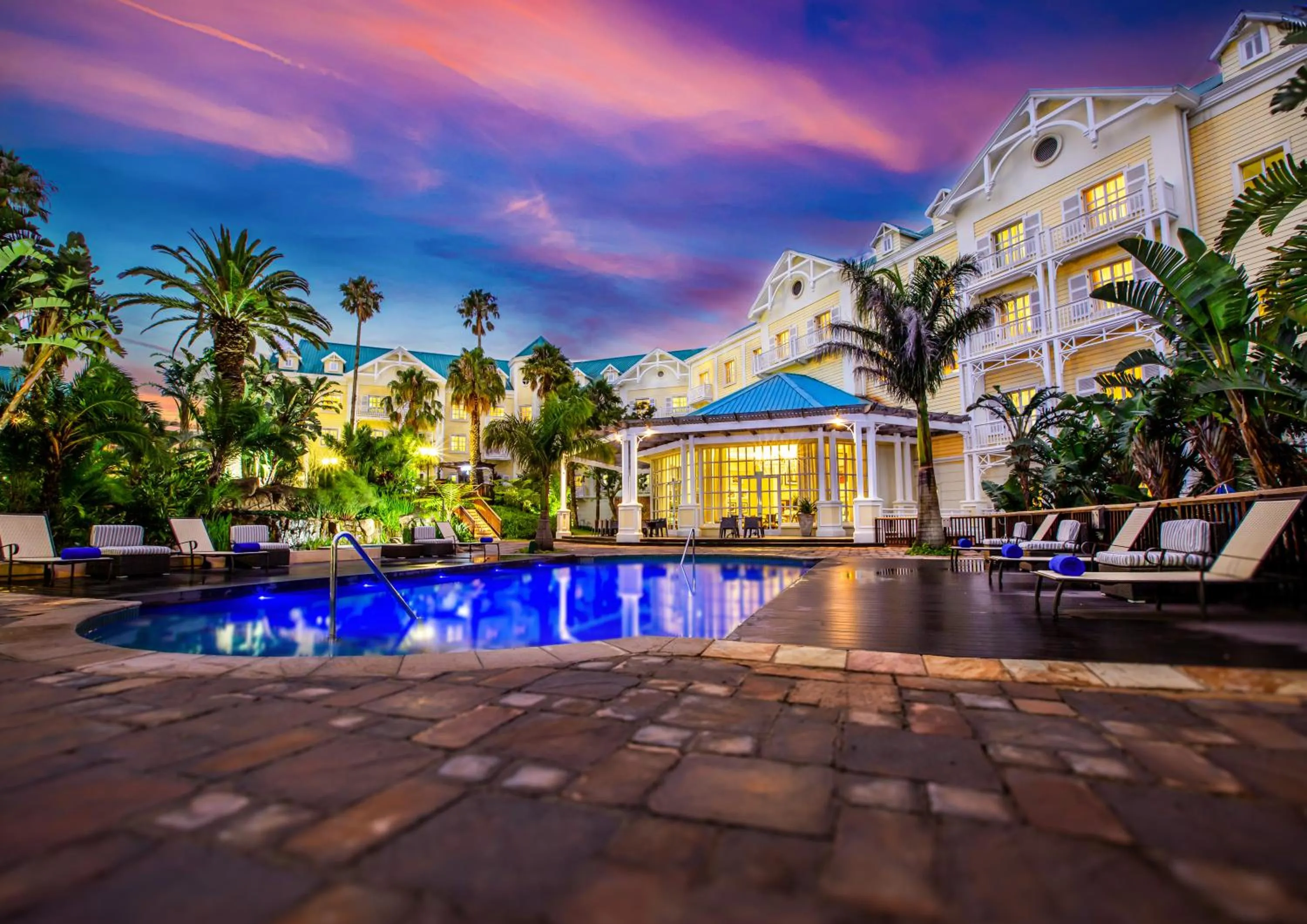 Swimming pool in Hemingways Hotel