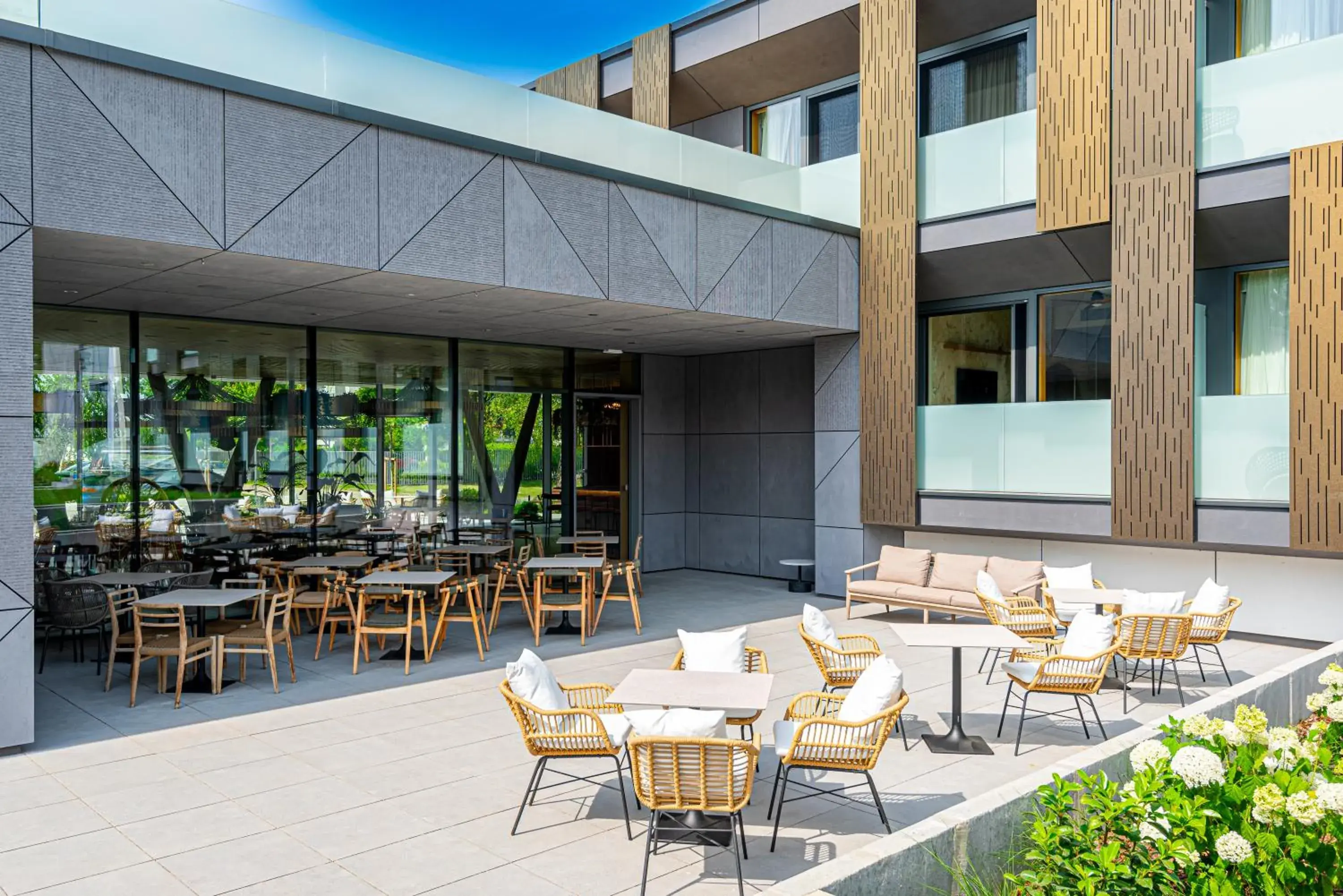 Property building in REED Boutique HOTEL & BISTRO Property building in REED Boutique HOTEL & BISTRO