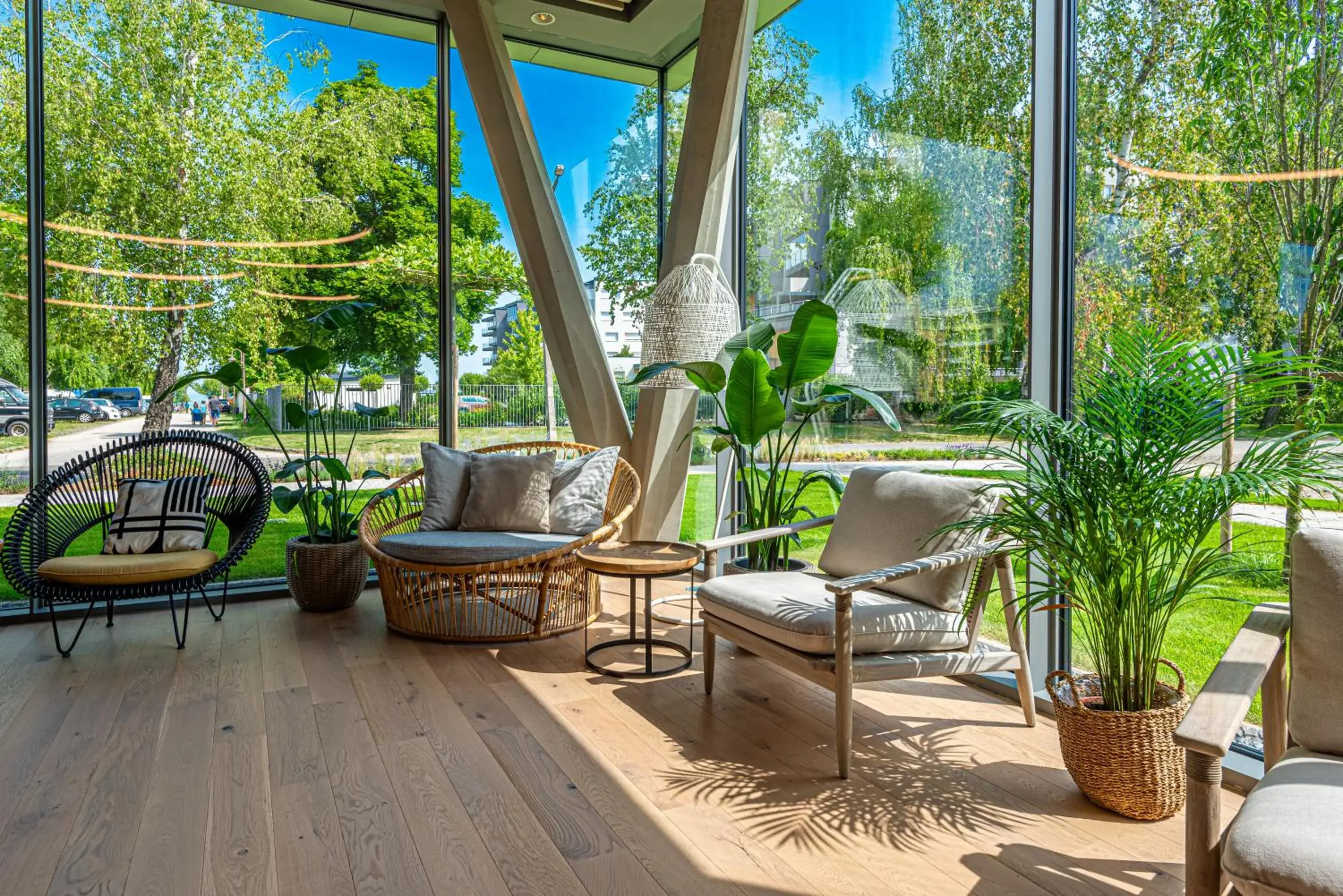 Lounge or bar in REED Boutique HOTEL & BISTRO Lounge or bar in REED Boutique HOTEL & BISTRO