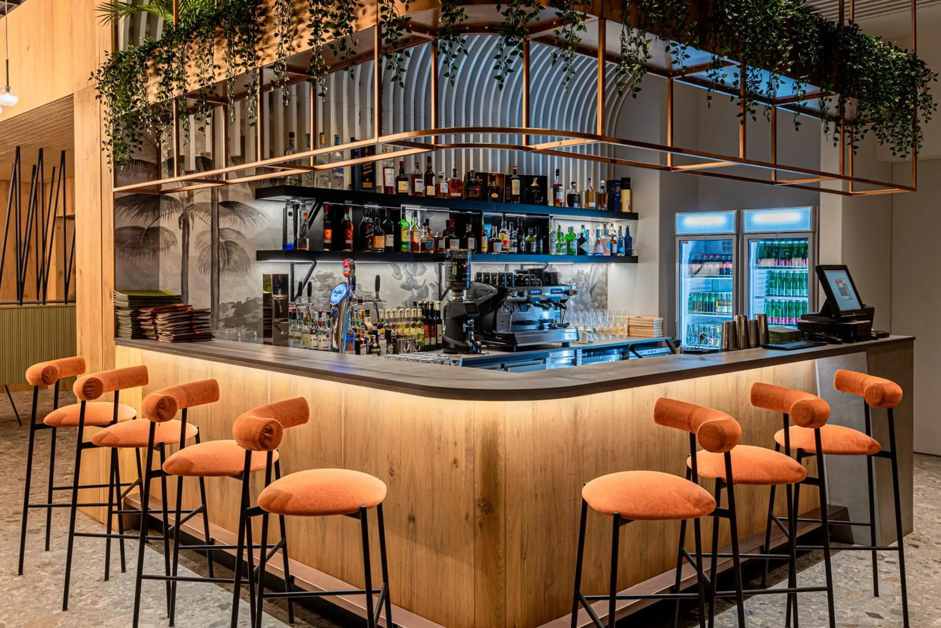 Lounge or bar in REED Boutique HOTEL & BISTRO Lounge or bar in REED Boutique HOTEL & BISTRO