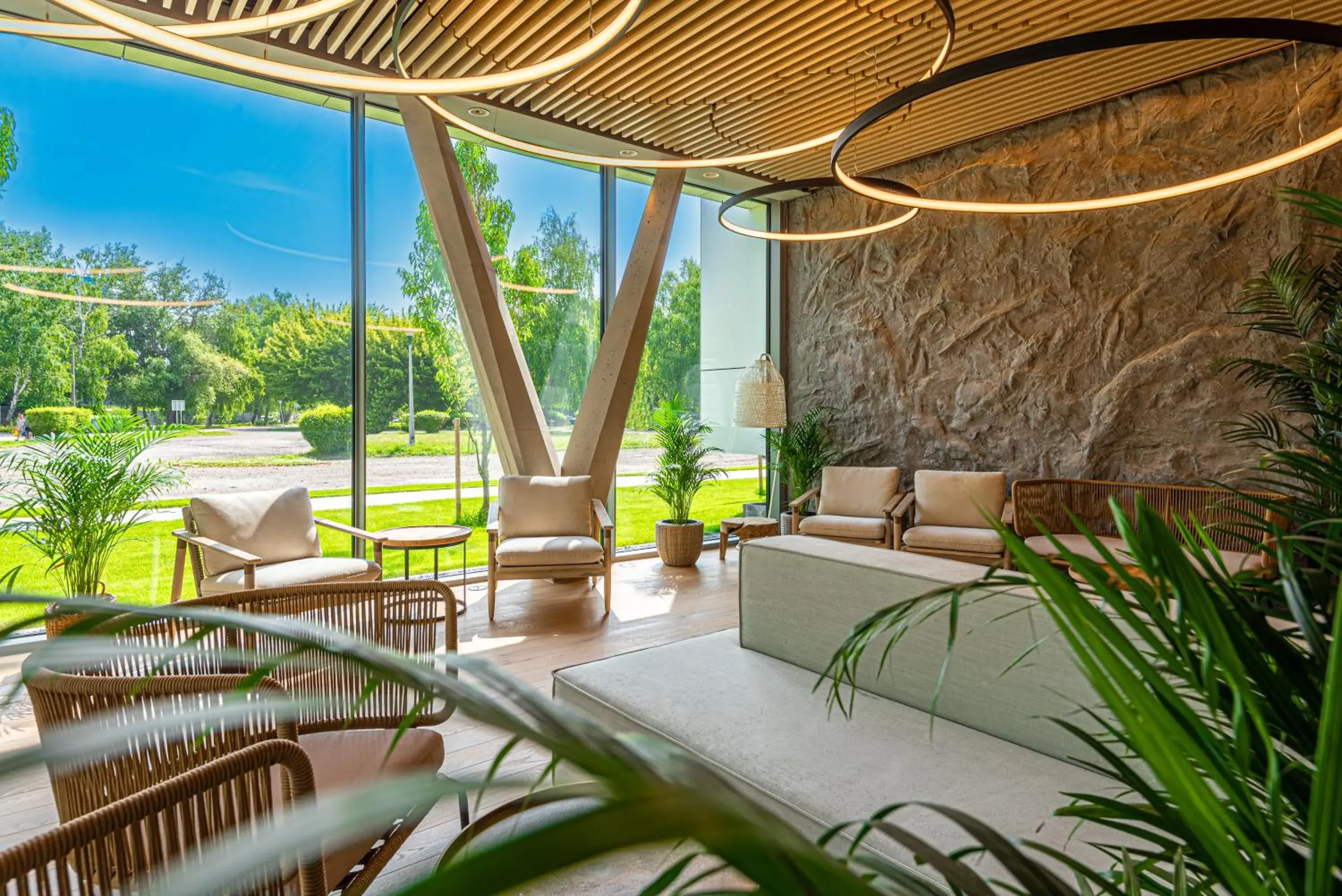 Lounge or bar in REED Boutique HOTEL & BISTRO Lounge or bar in REED Boutique HOTEL & BISTRO