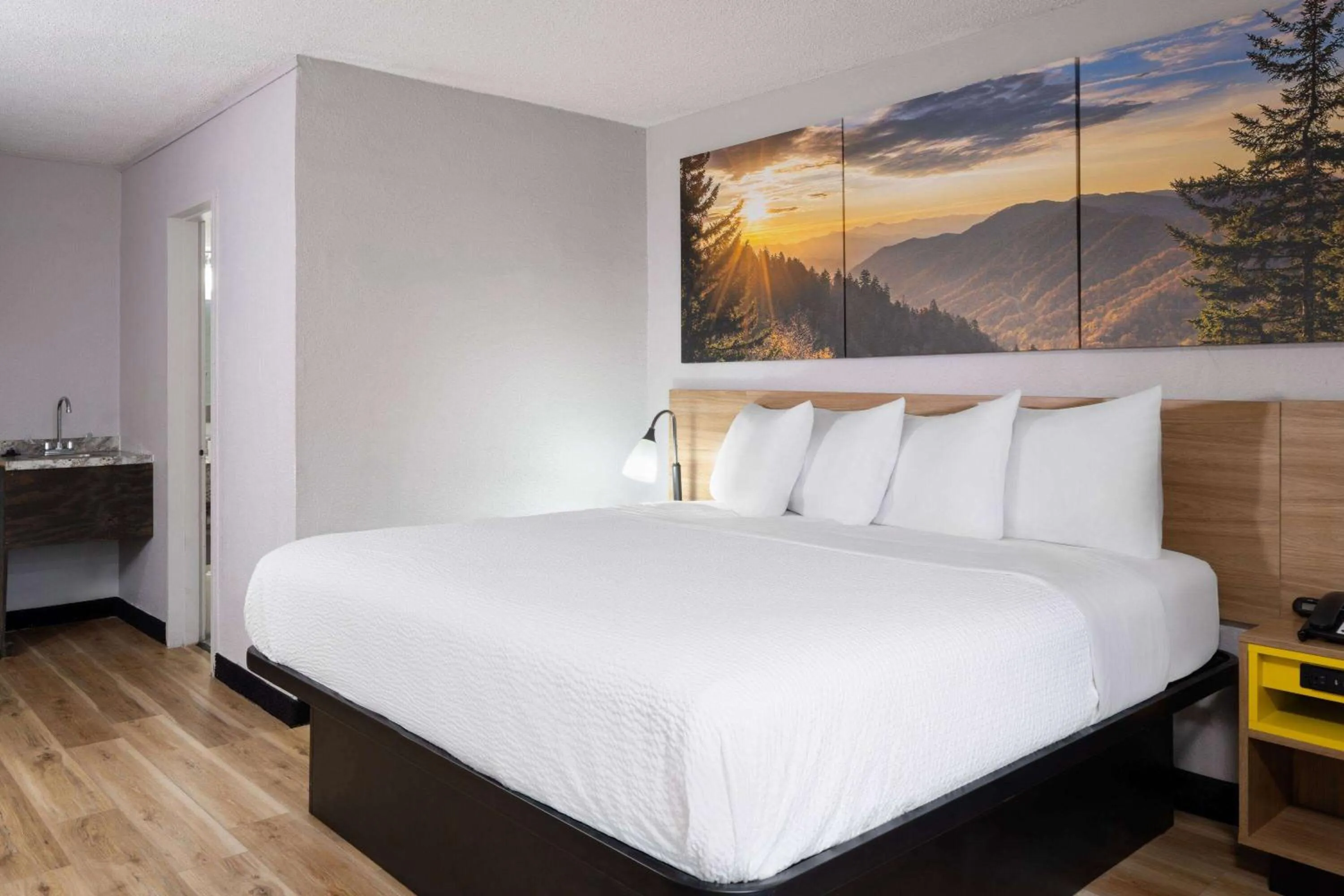 Photo of the whole room, Bed in Days Inn by Wyndham Salisbury, NC