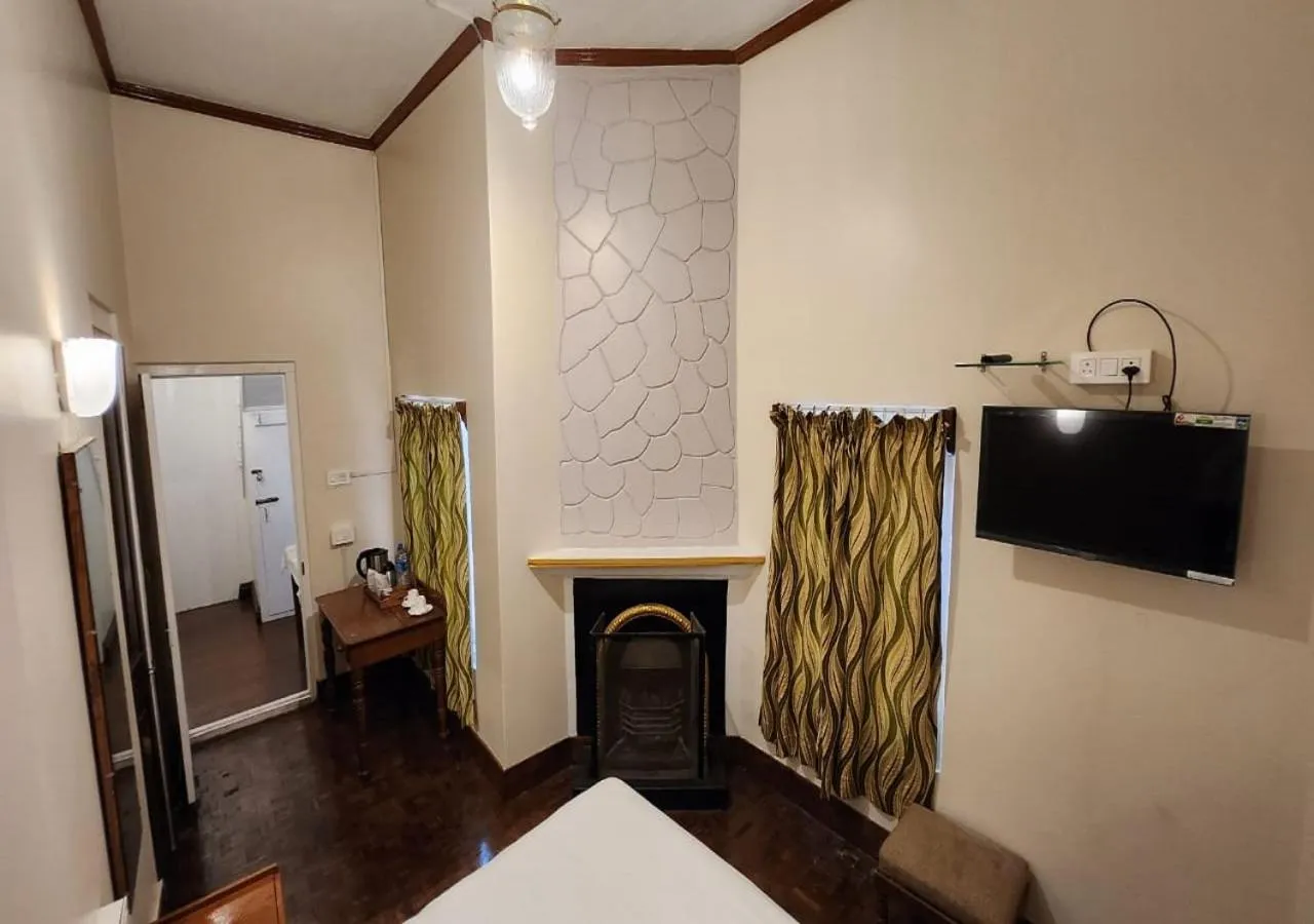 Photo of the whole room, Bed in Ivanhoe Hotel (A Heritage Property)