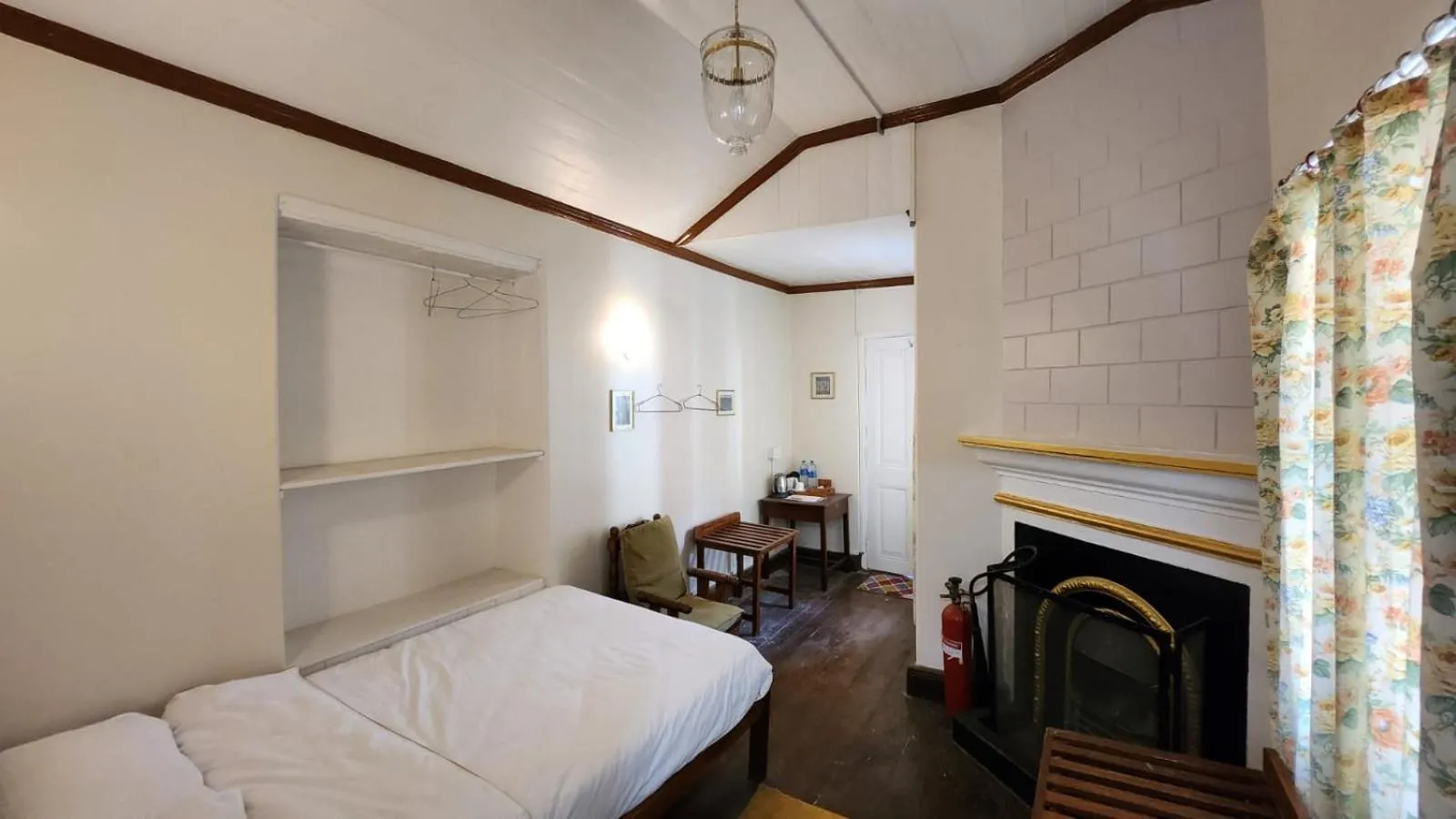 Photo of the whole room, Bed in Ivanhoe Hotel (A Heritage Property)