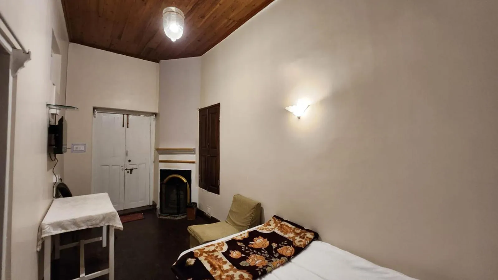 Photo of the whole room, Bed in Ivanhoe Hotel (A Heritage Property)