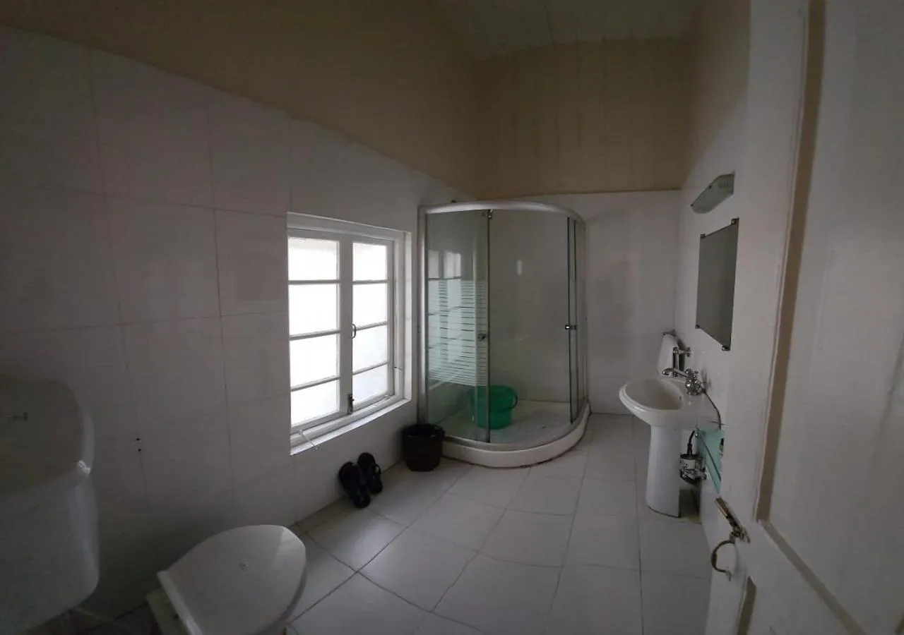 Shower in Ivanhoe Hotel (A Heritage Property)