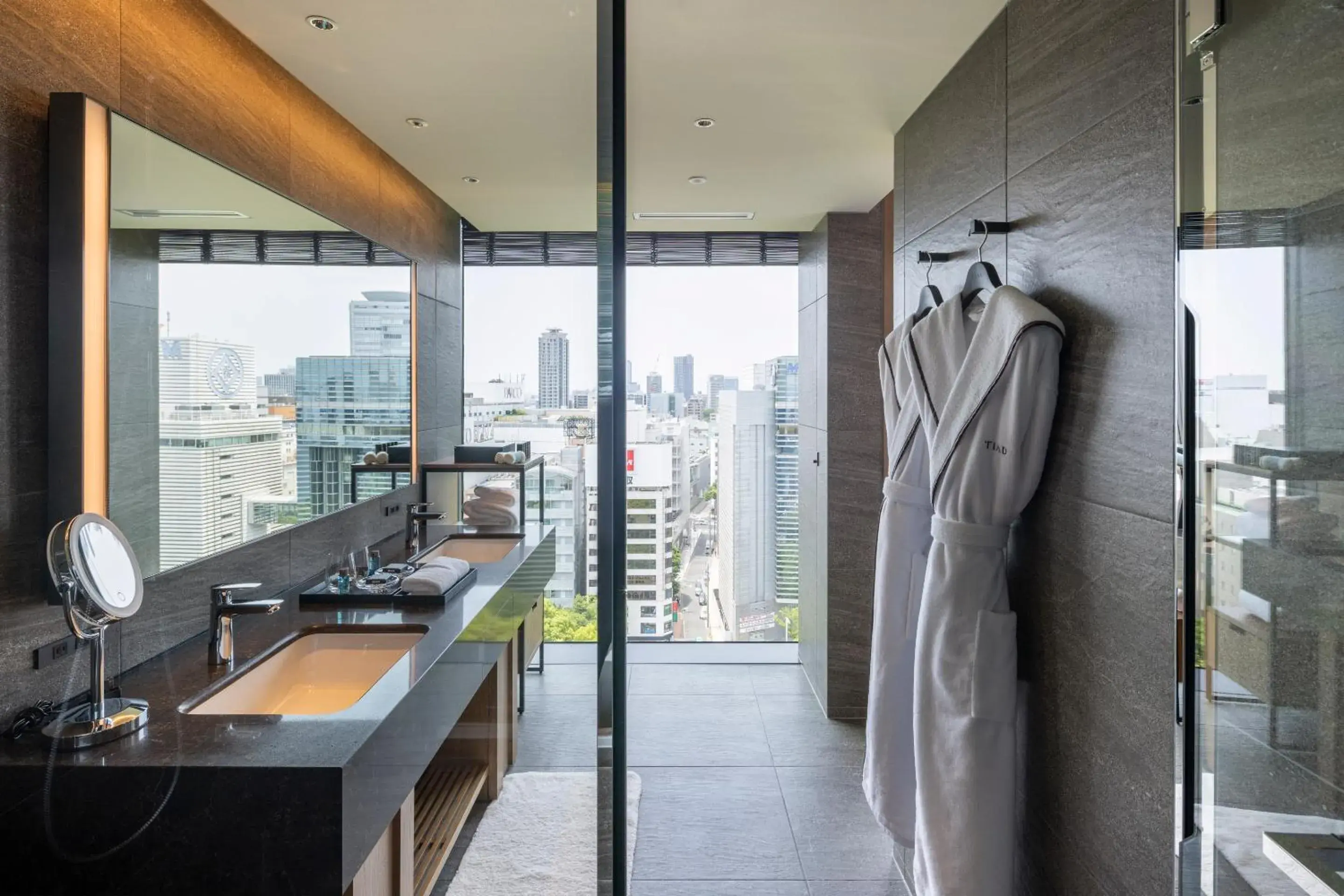 Euphoria Premier Corner King Room with Park View in TIAD, Autograph Collection Euphoria Premier Corner King Room with Park View in TIAD, Autograph Collection