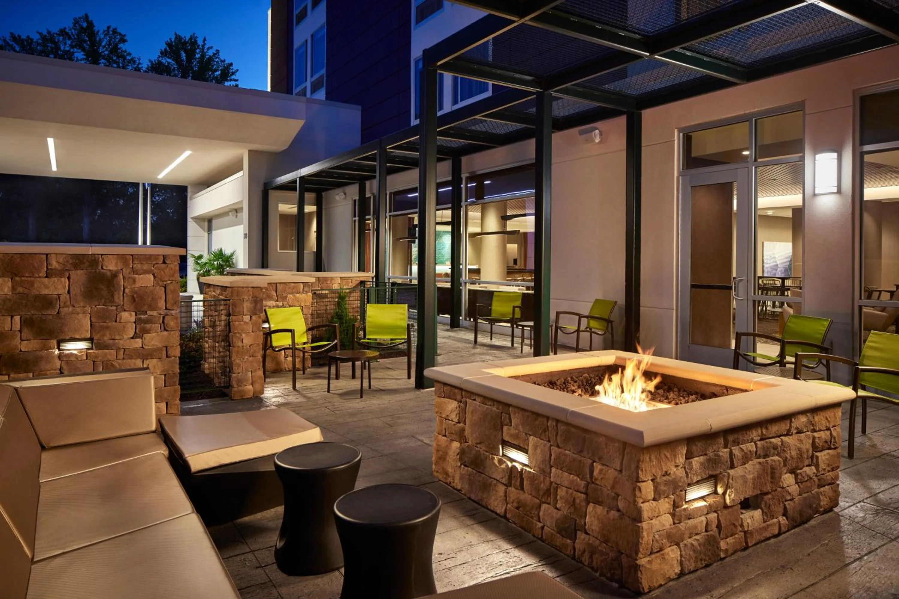 Patio in SpringHill Suites by Marriott Frederica