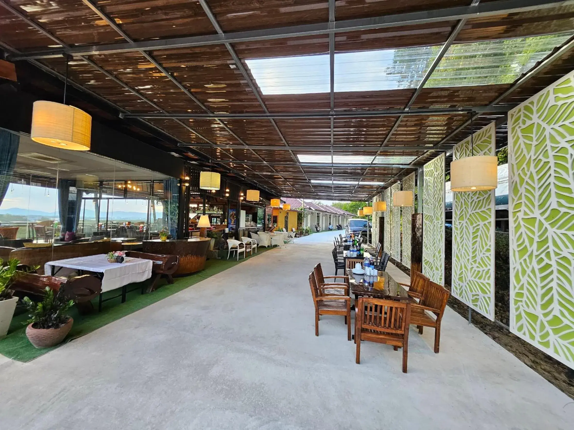 Restaurant/places to eat in So View Phuket Resort Restaurant/places to eat in So View Phuket Resort