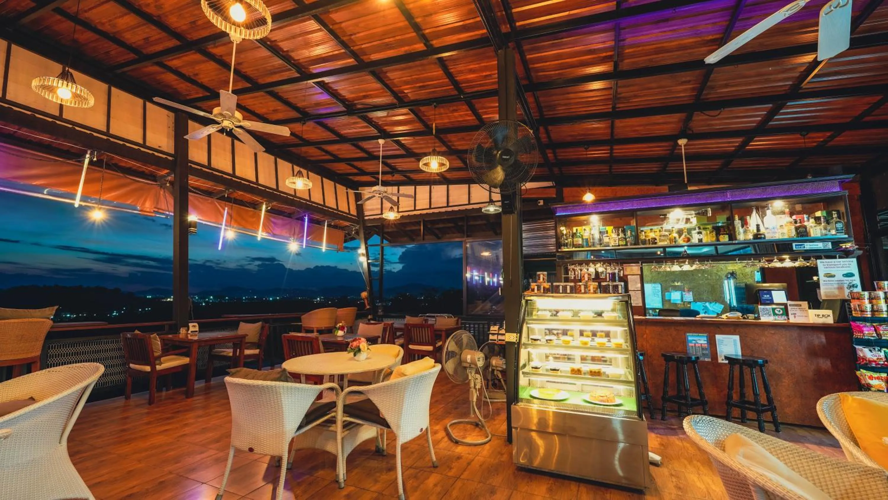 Restaurant/places to eat in So View Phuket Resort