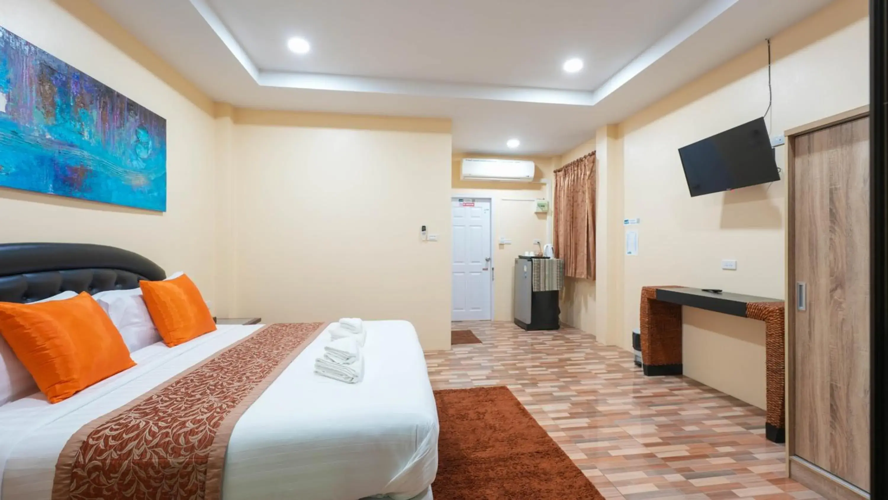 TV and multimedia, Bed in So View Phuket Resort TV and multimedia, Bed in So View Phuket Resort