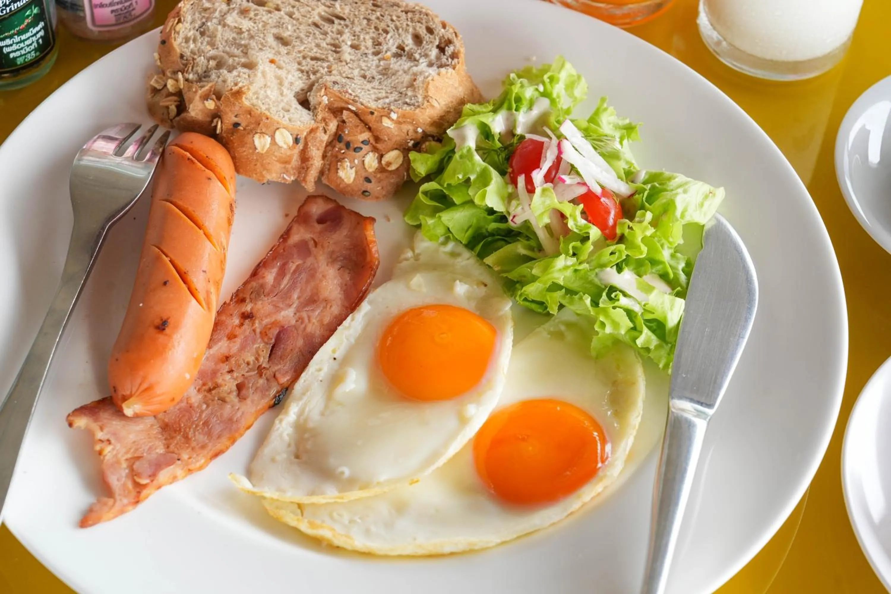 Food and drinks in So View Phuket Resort