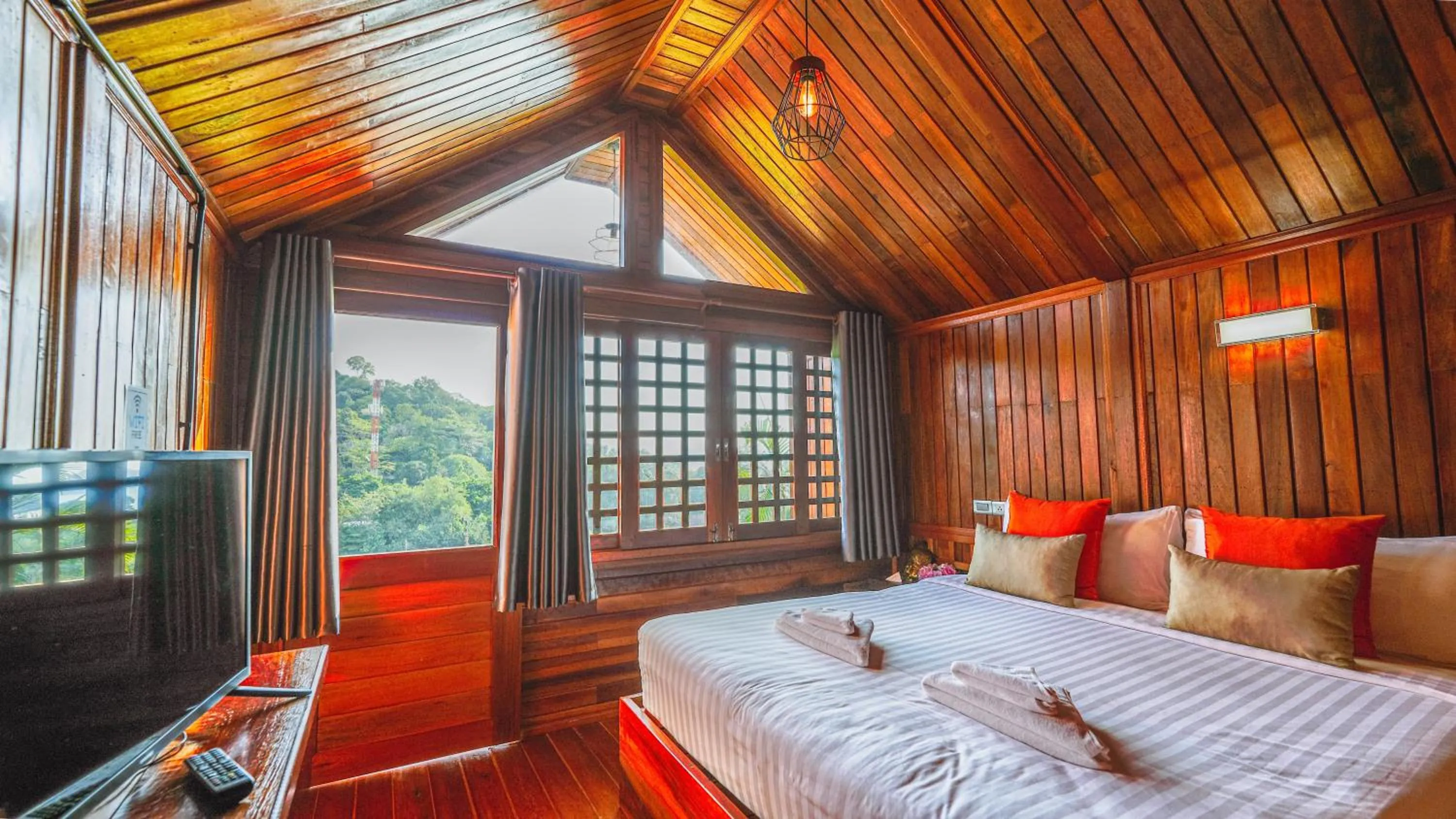 TV and multimedia in So View Phuket Resort