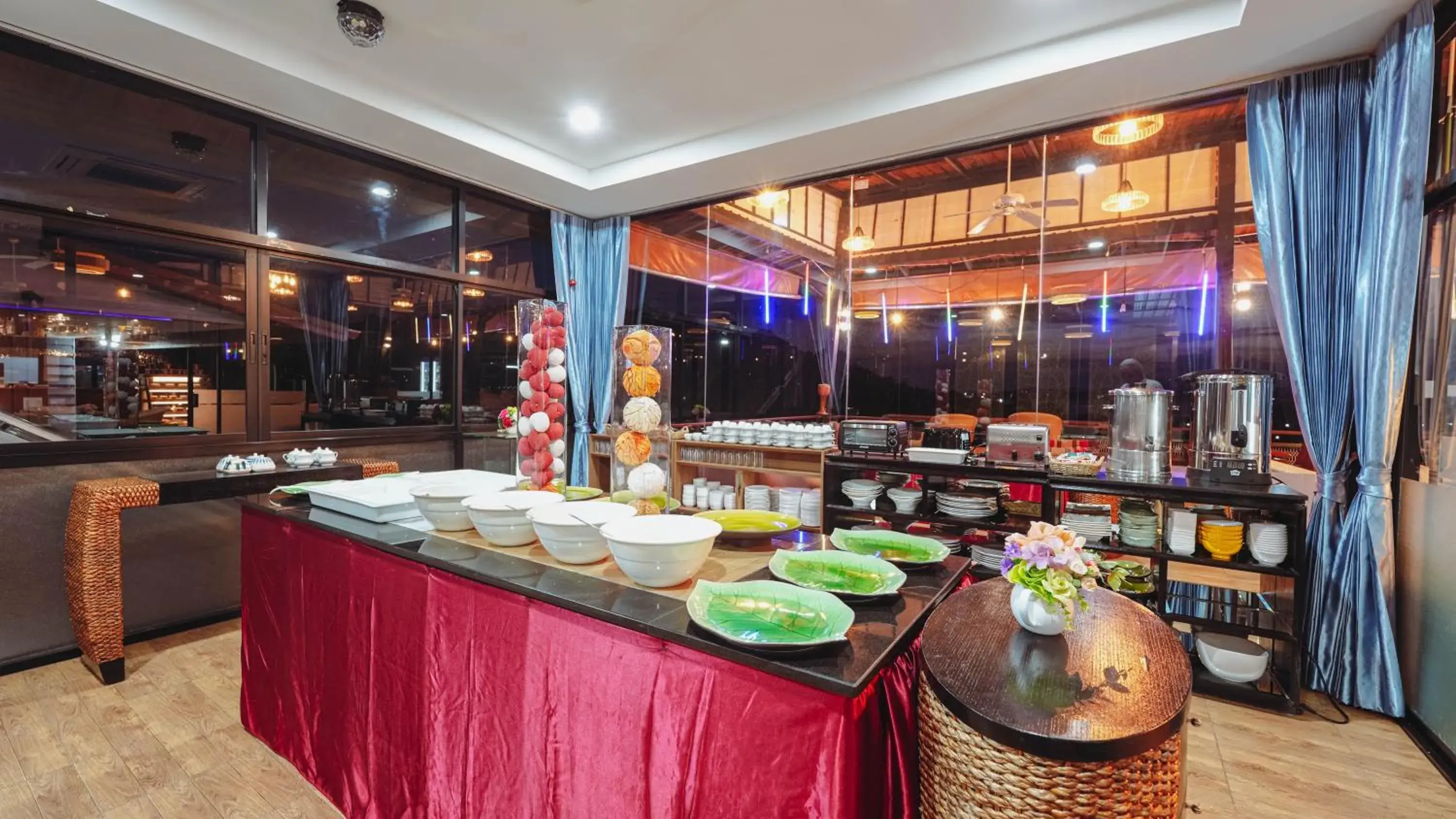 Restaurant/places to eat in So View Phuket Resort Restaurant/places to eat in So View Phuket Resort