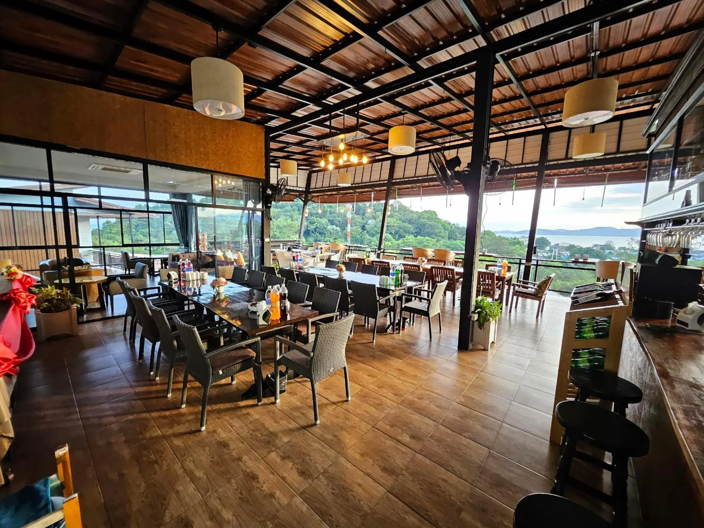 Restaurant/places to eat in So View Phuket Resort Restaurant/places to eat in So View Phuket Resort