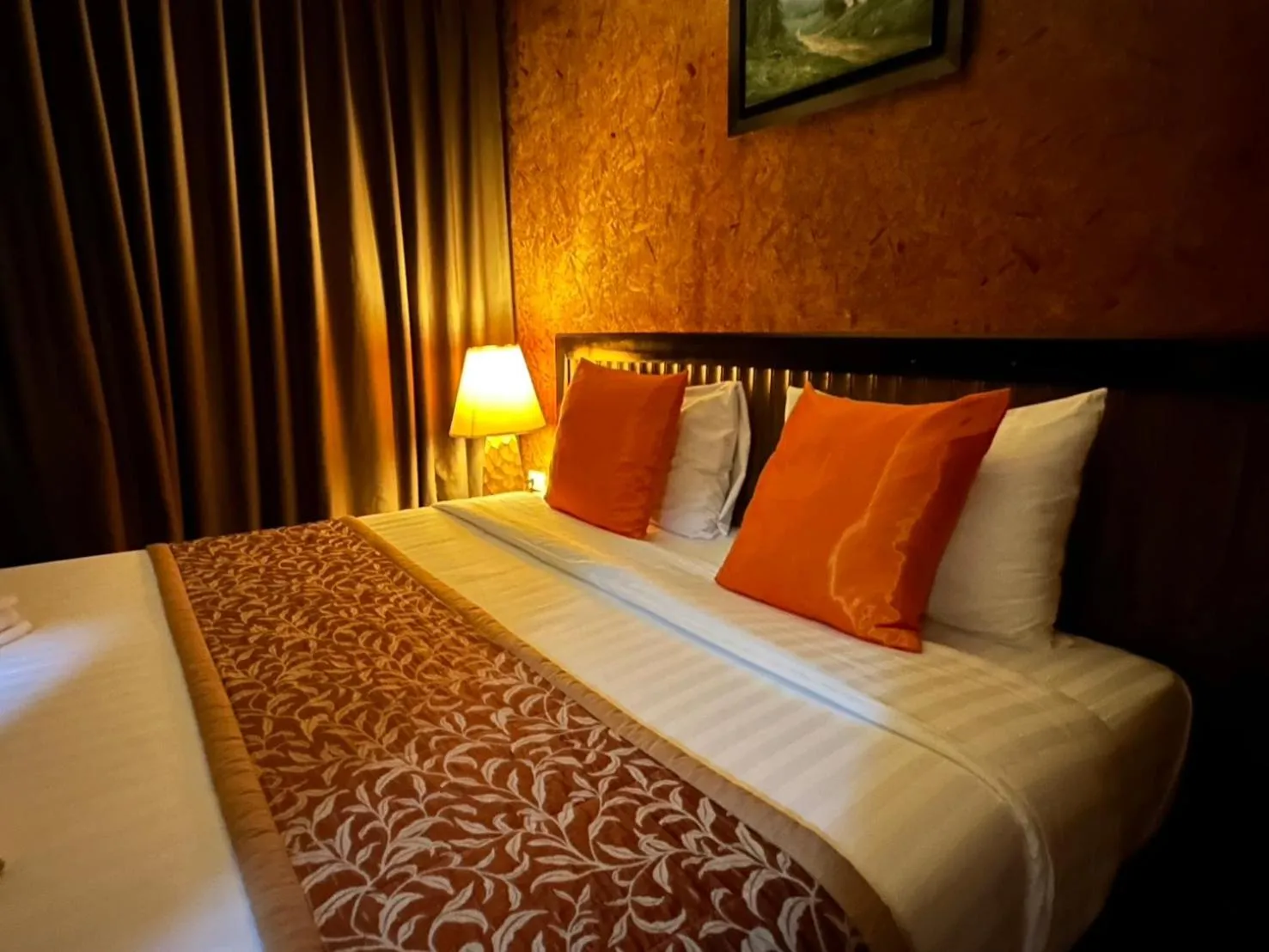 Photo of the whole room, Bed in So View Phuket Resort