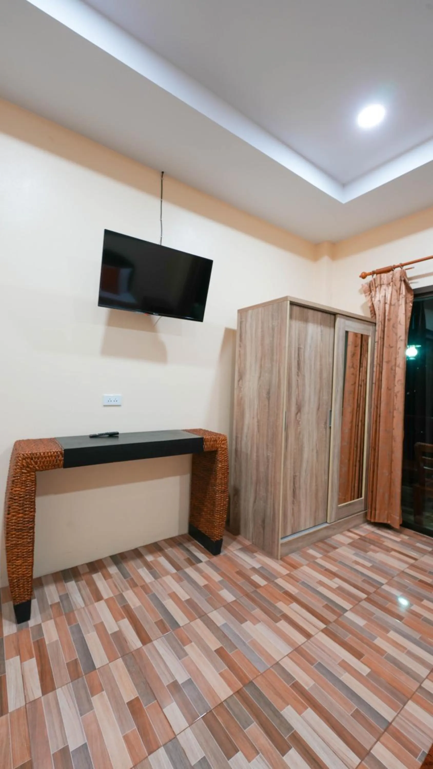 TV and multimedia, Bed in So View Phuket Resort