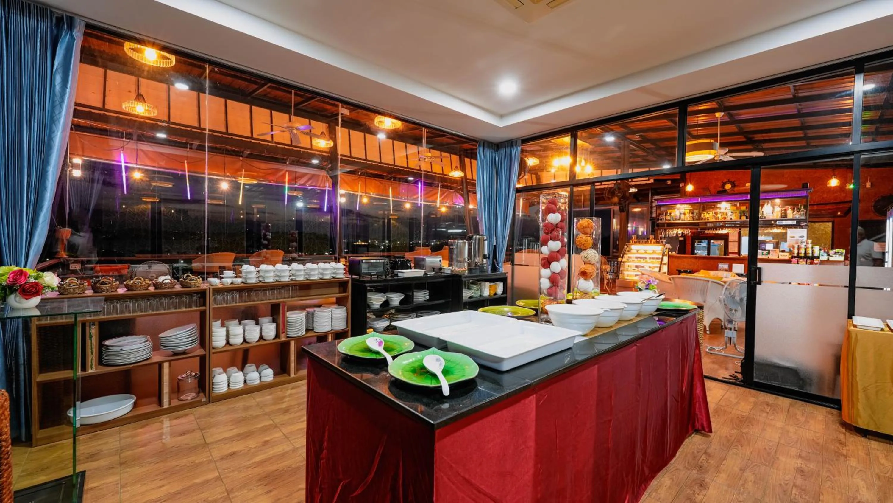 Restaurant/places to eat in So View Phuket Resort