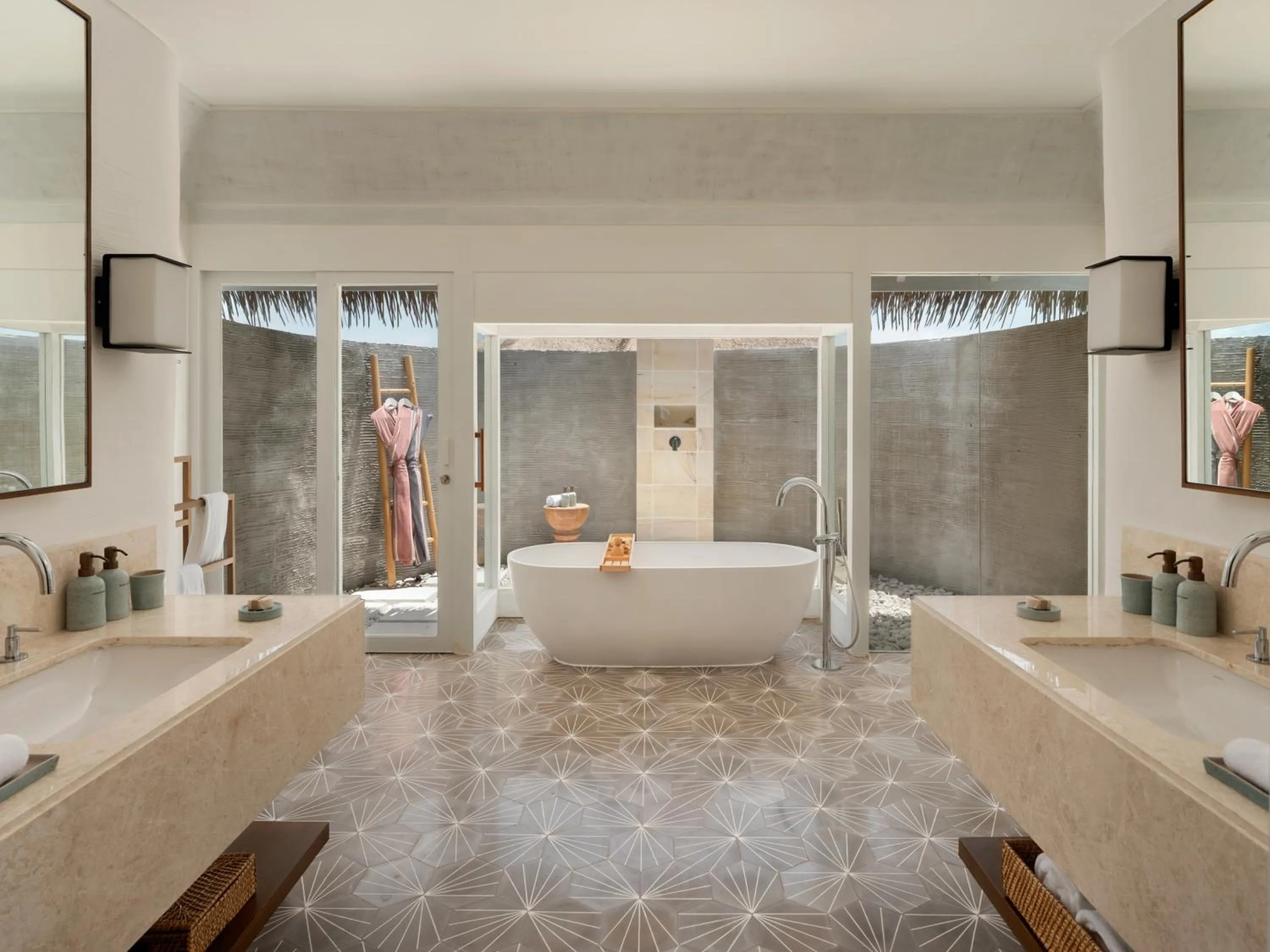 Shower in Six Senses Kanuhura