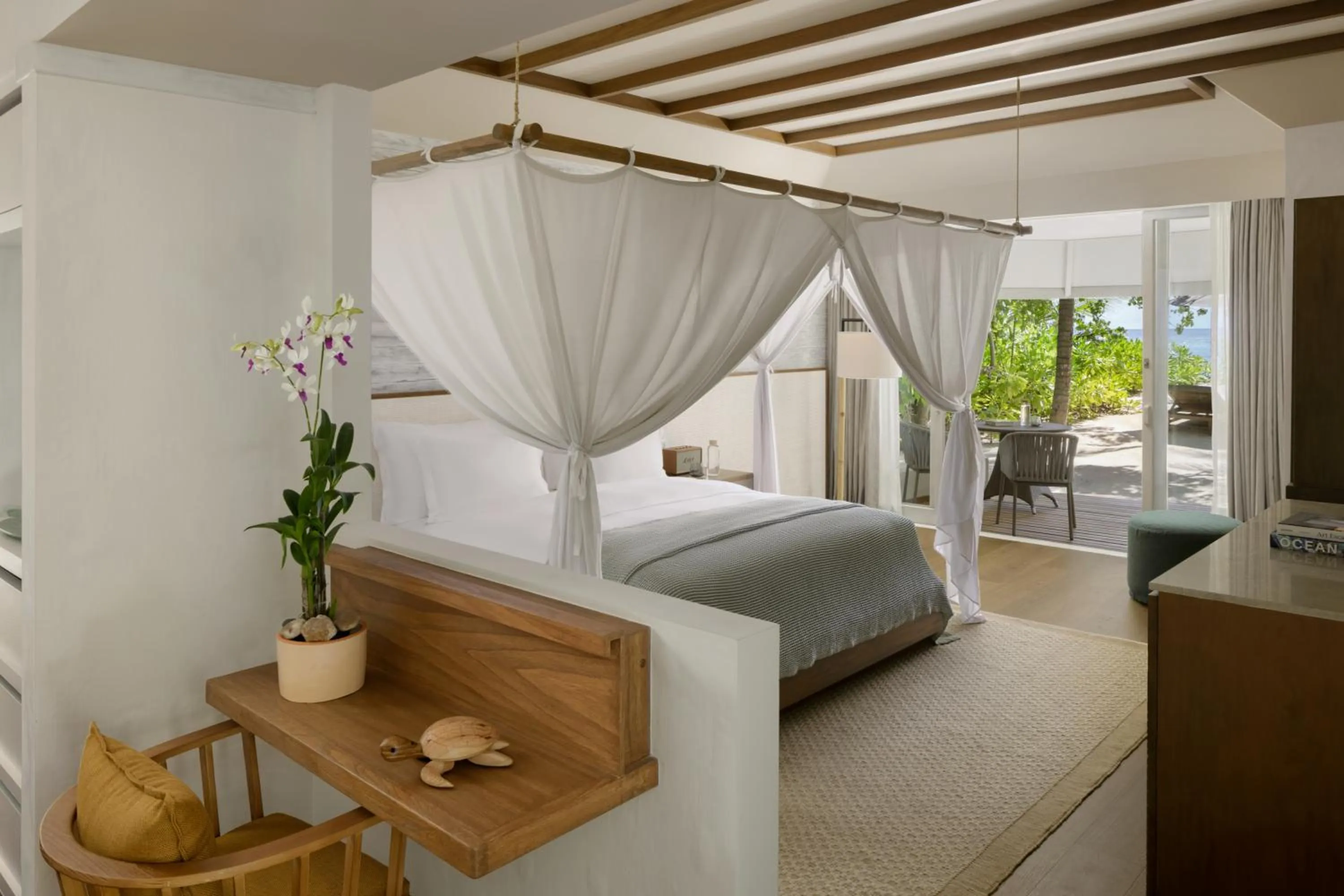 Bed in Six Senses Kanuhura