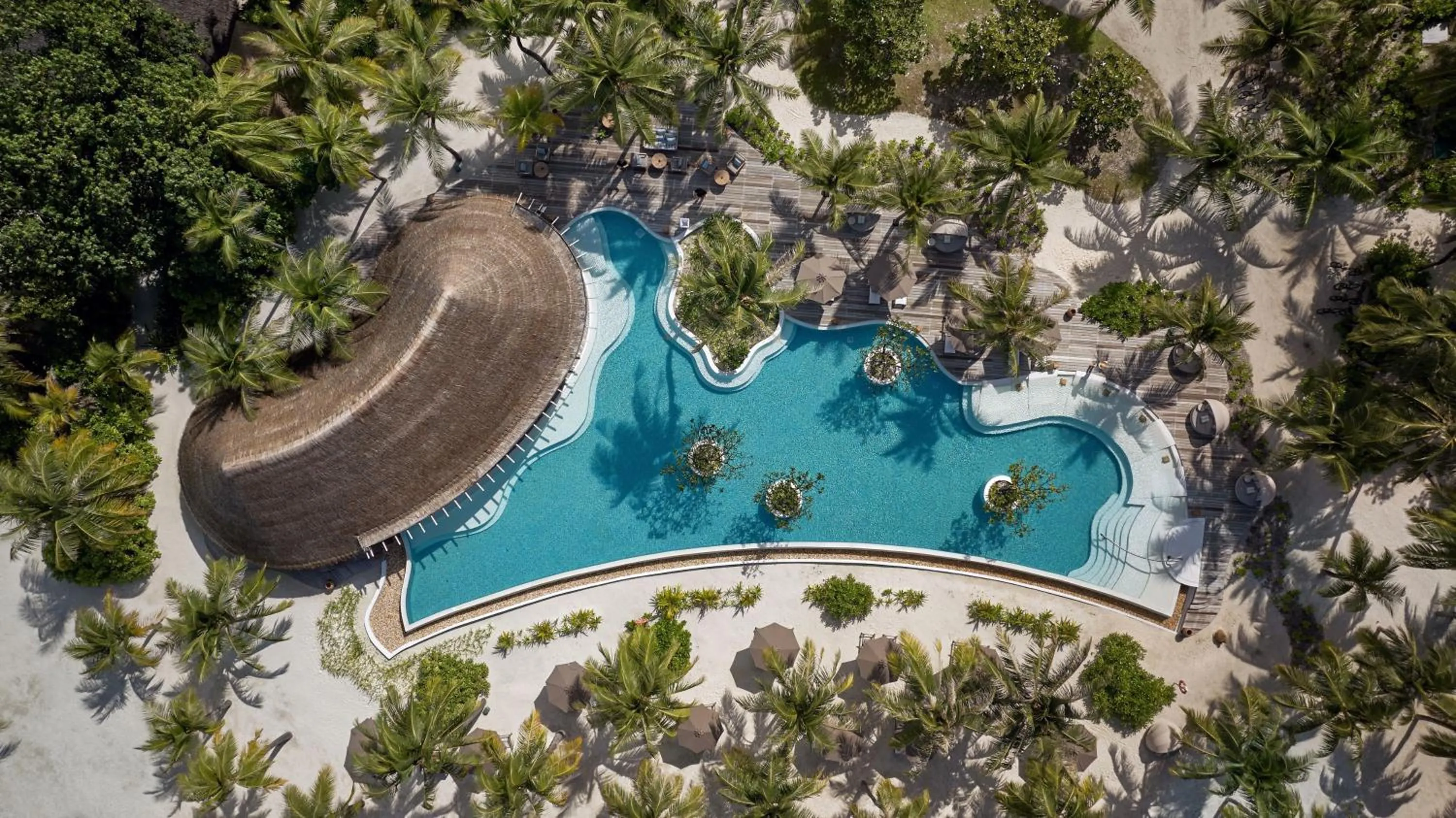 Swimming pool in Six Senses Kanuhura