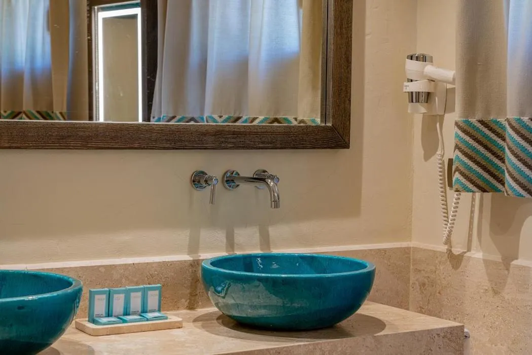 Bathroom in Hotel Cala Lunga