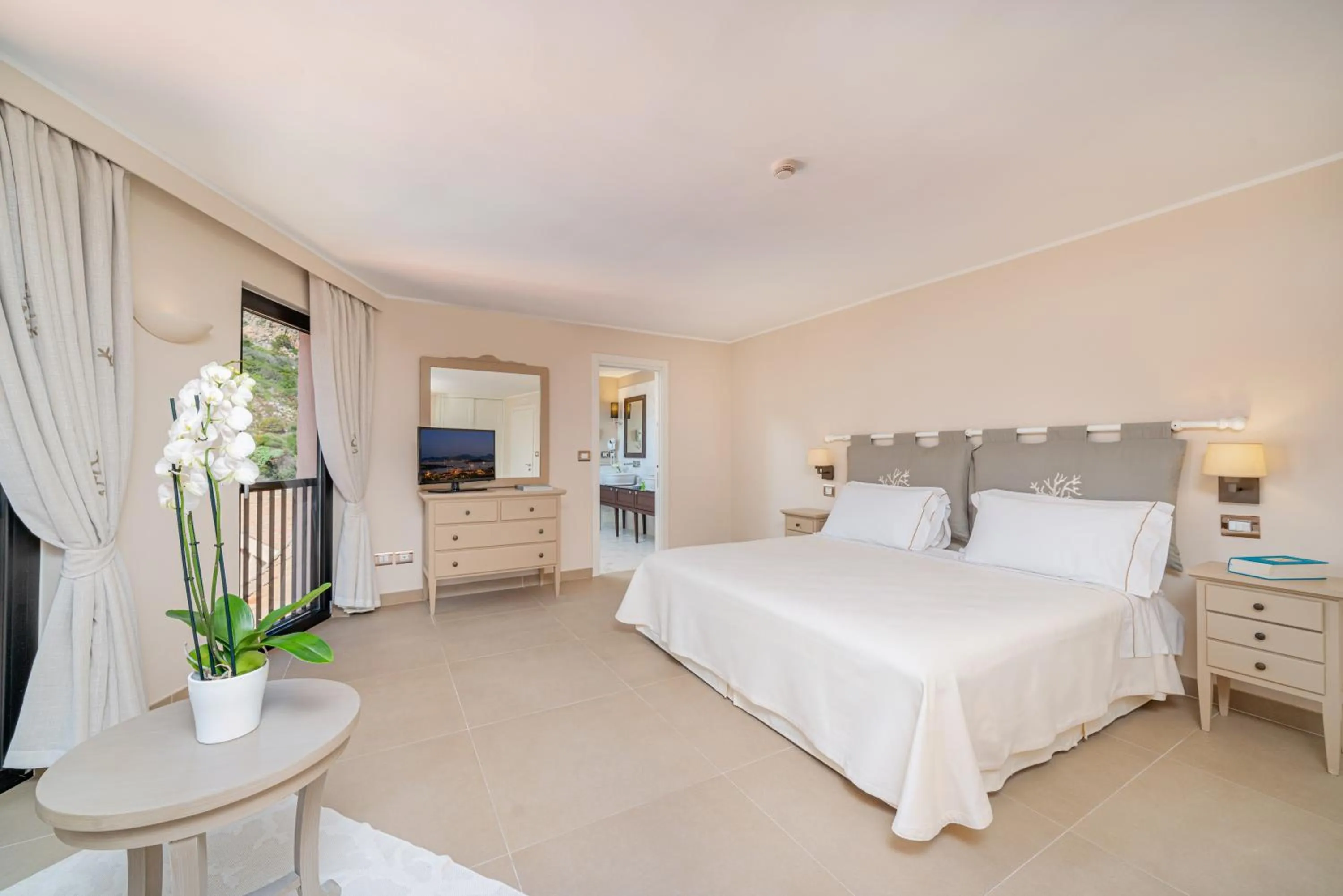 Bed in Hotel Cala Lunga