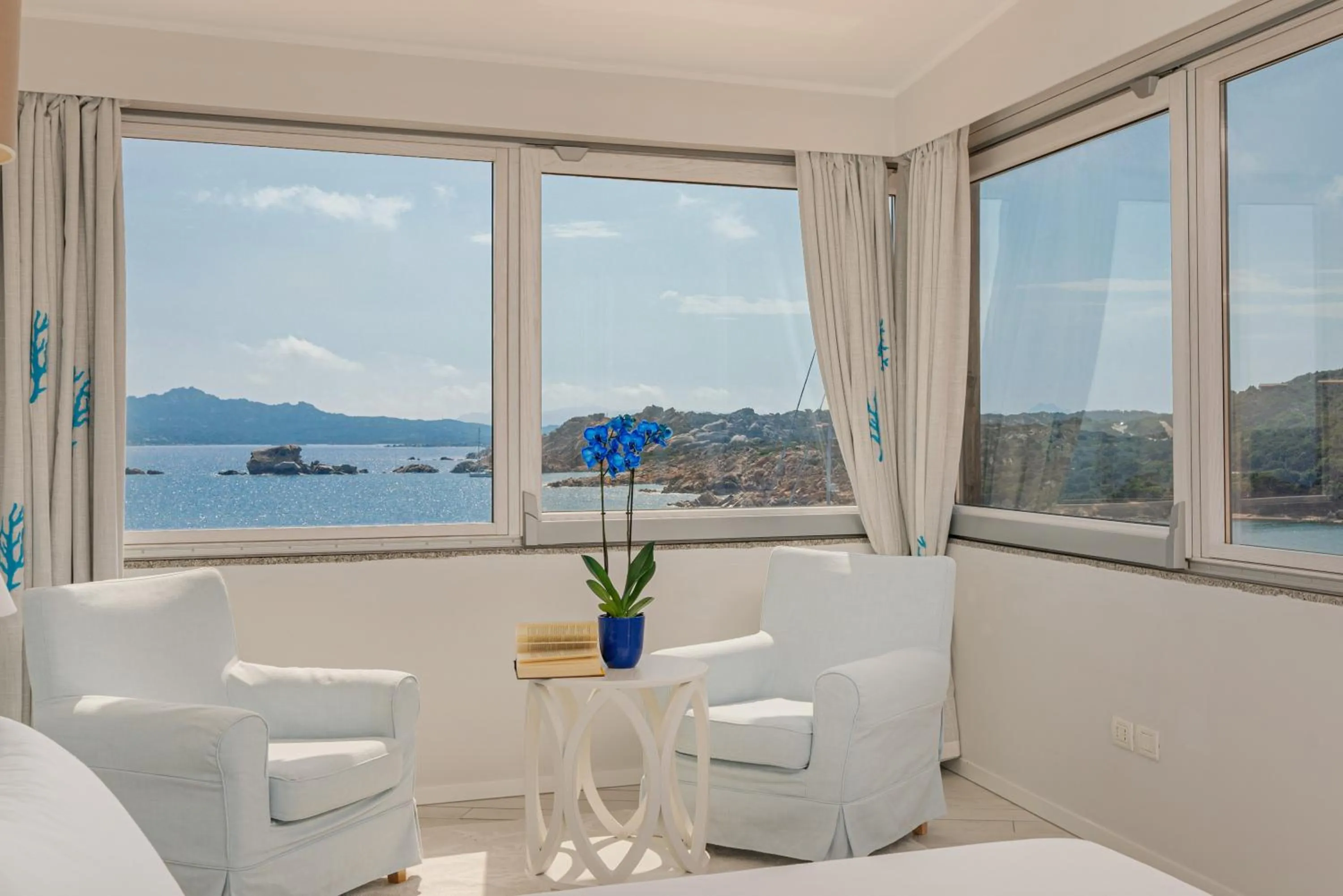 Photo of the whole room in Hotel Cala Lunga