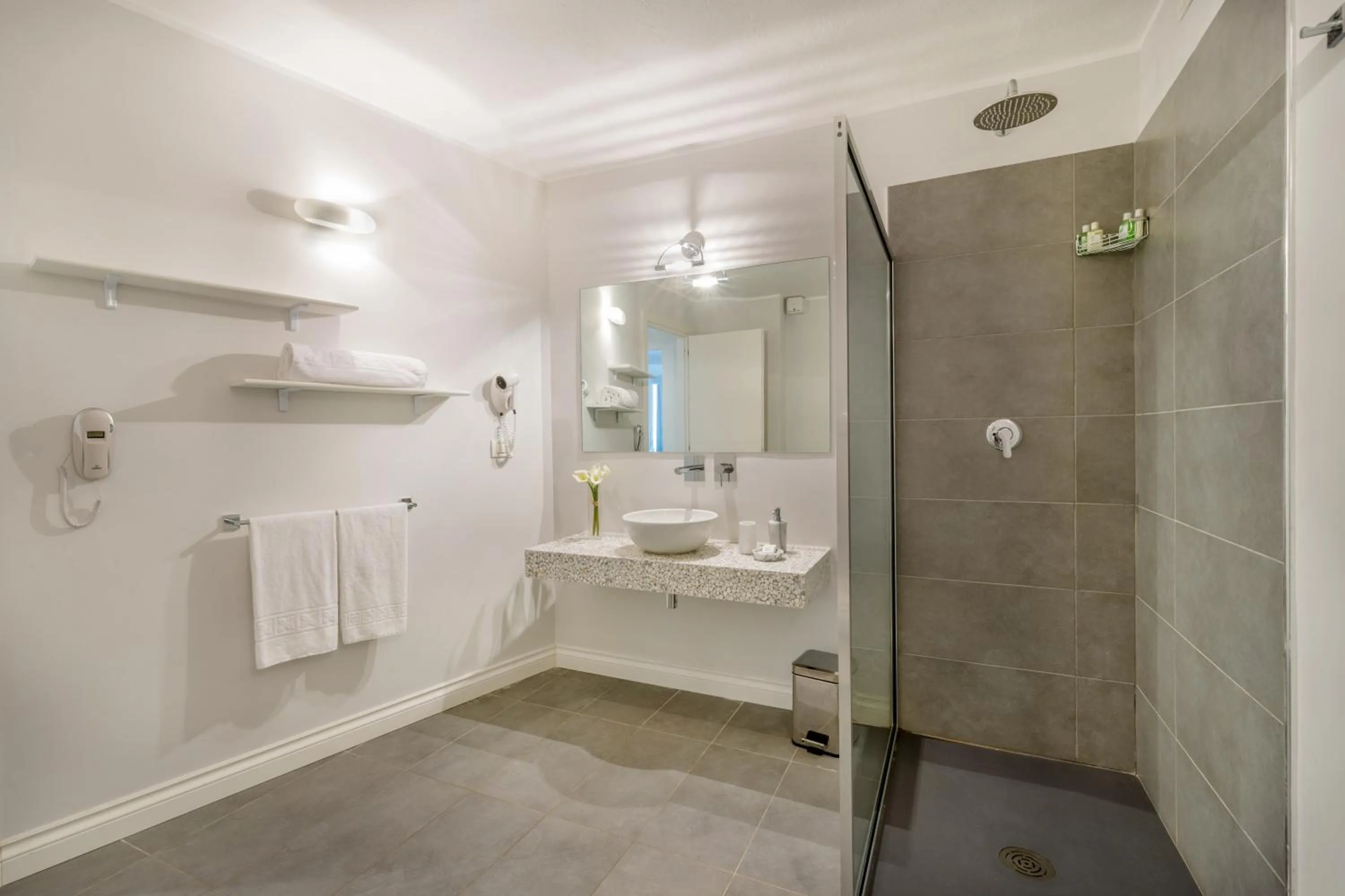 Bathroom in Hotel Cala Lunga