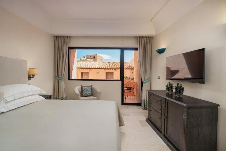 Property building, Bed in Hotel Cala Lunga