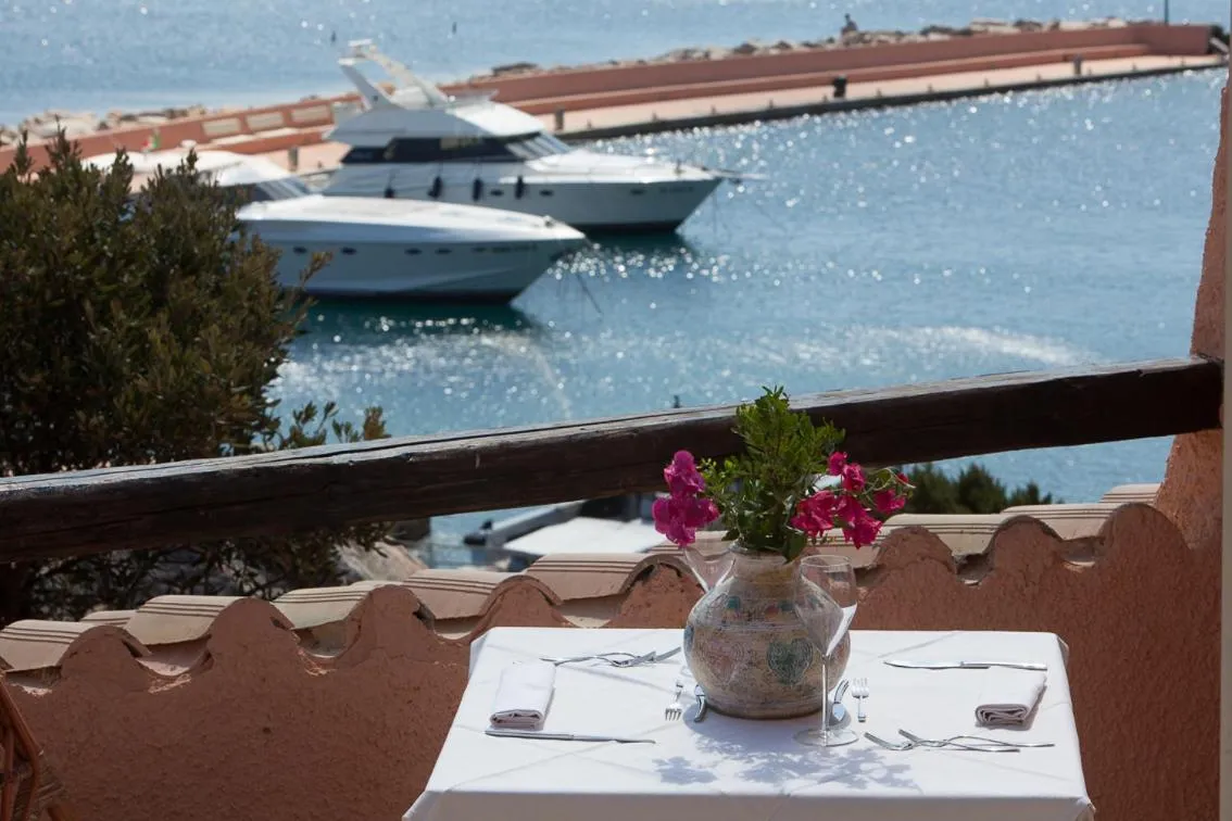 Restaurant/places to eat in Hotel Cala Lunga