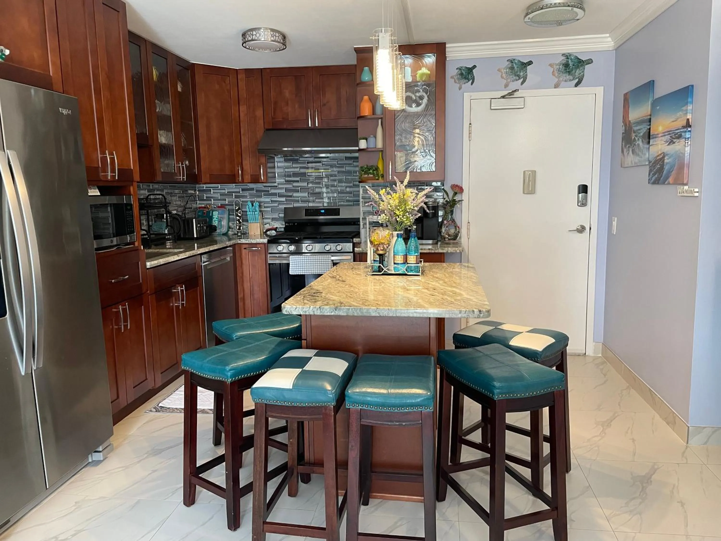 Amazing waikiki Beach condo 2Bed2Bath+free Parking