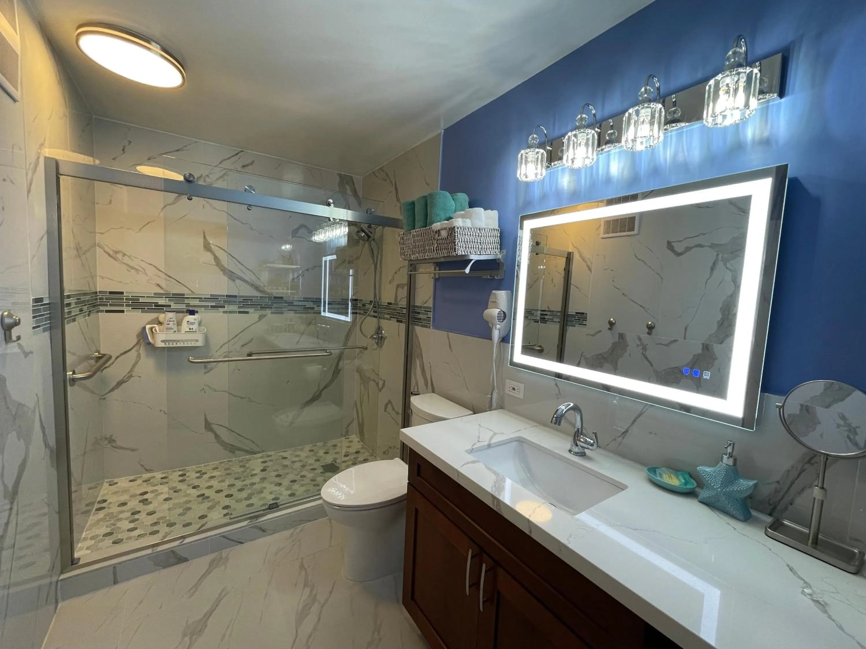 Amazing waikiki Beach condo 2Bed2Bath+free Parking