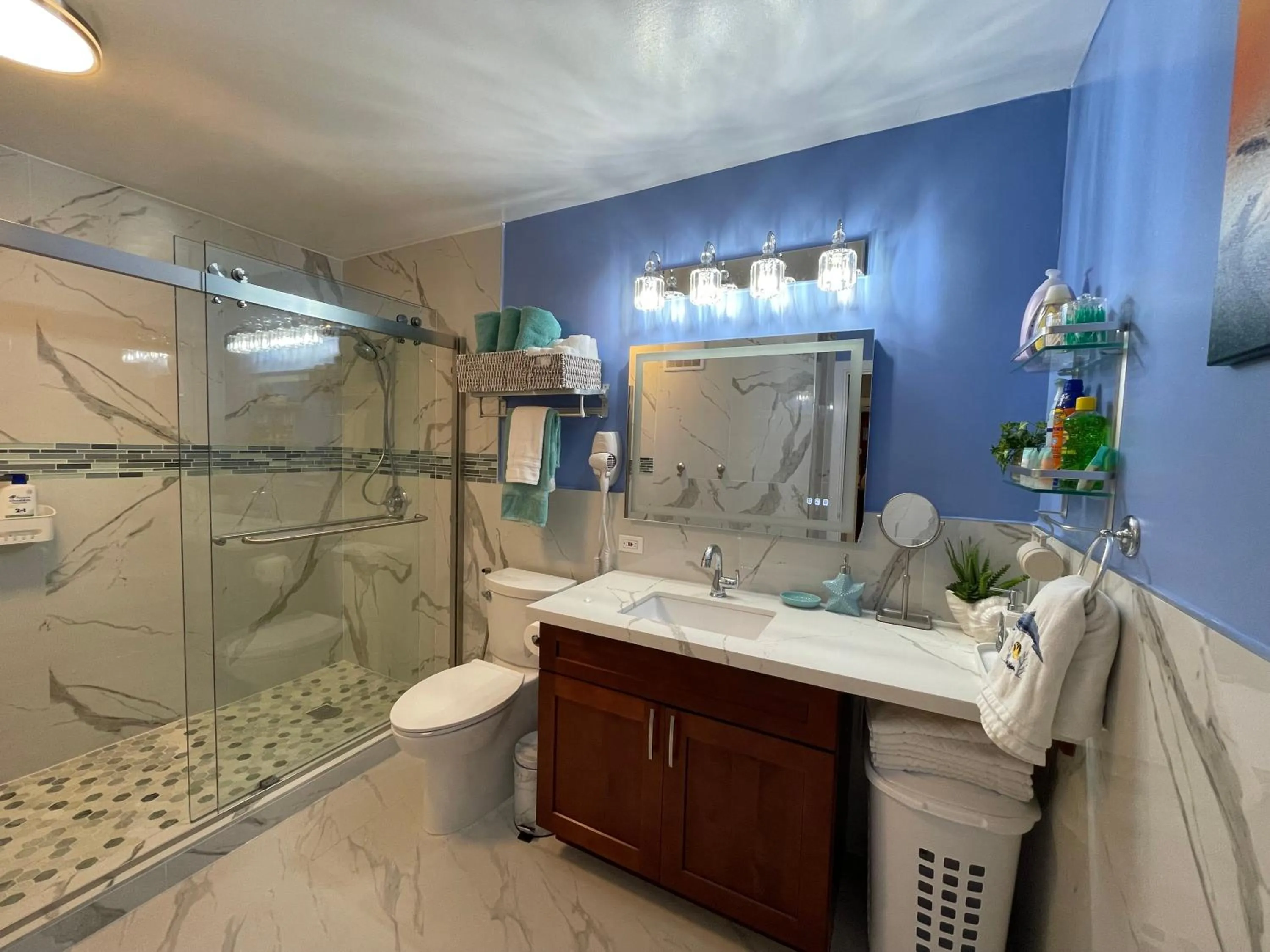 Amazing waikiki Beach condo 2Bed2Bath+free Parking